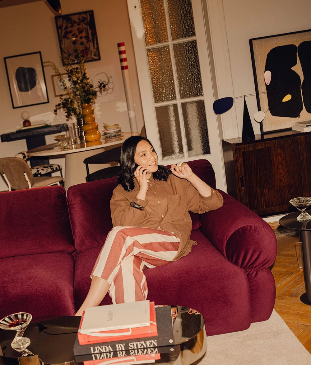 Micadoni Ophelia Sofa in einem farbenfrohen Wohnraum