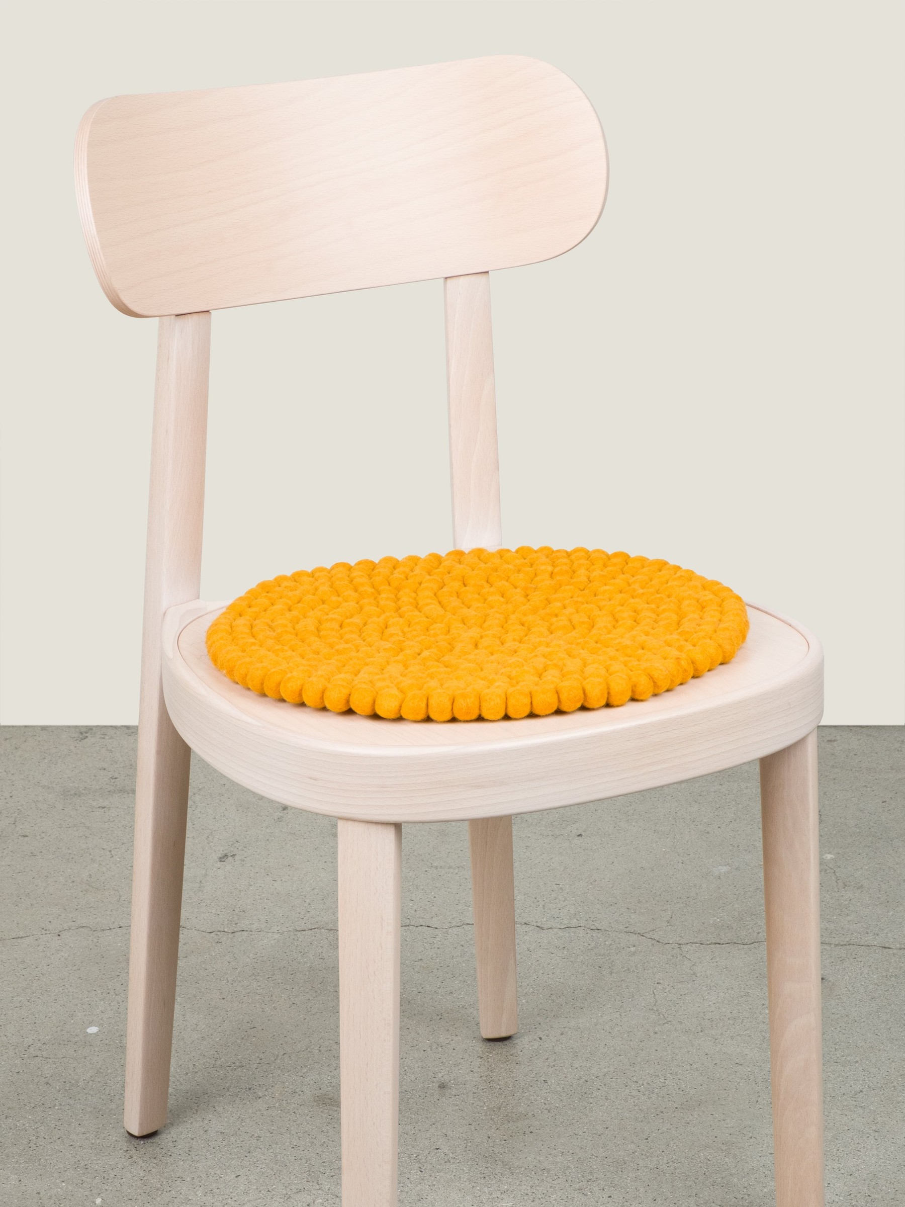 myfelt Risa Filzkugel-Sitzauflage Ockergelb Ø 36 cm