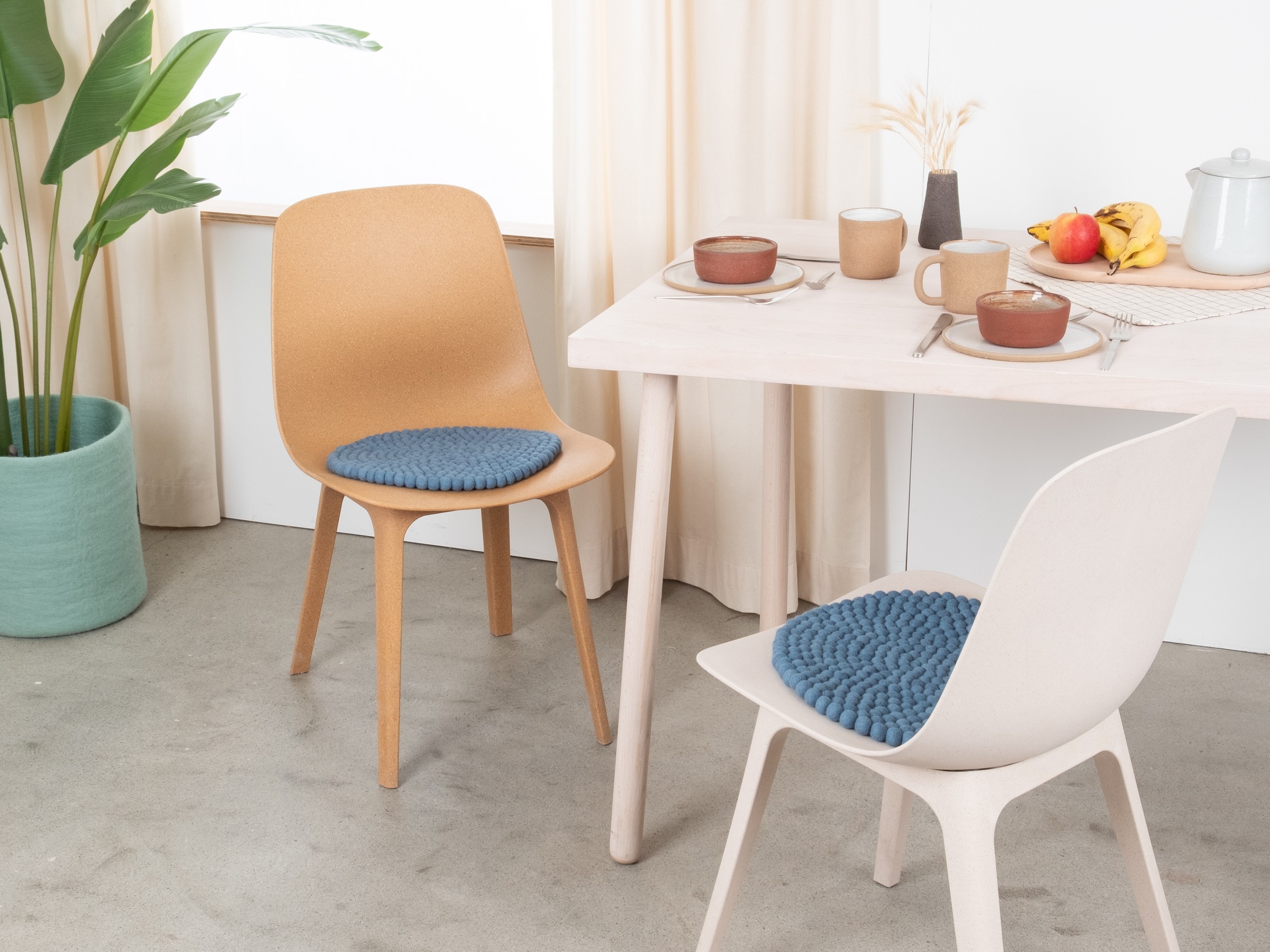 myfelt Nilo Filzkugel-Sitzauflage Blau Ø 36 cm