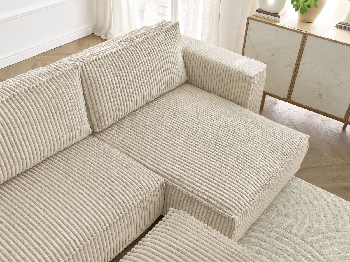 Bobochic Chelsea Ecksofa mit Schlaffunktion und Bettkasten und Pouf Breitcord weich Taupe