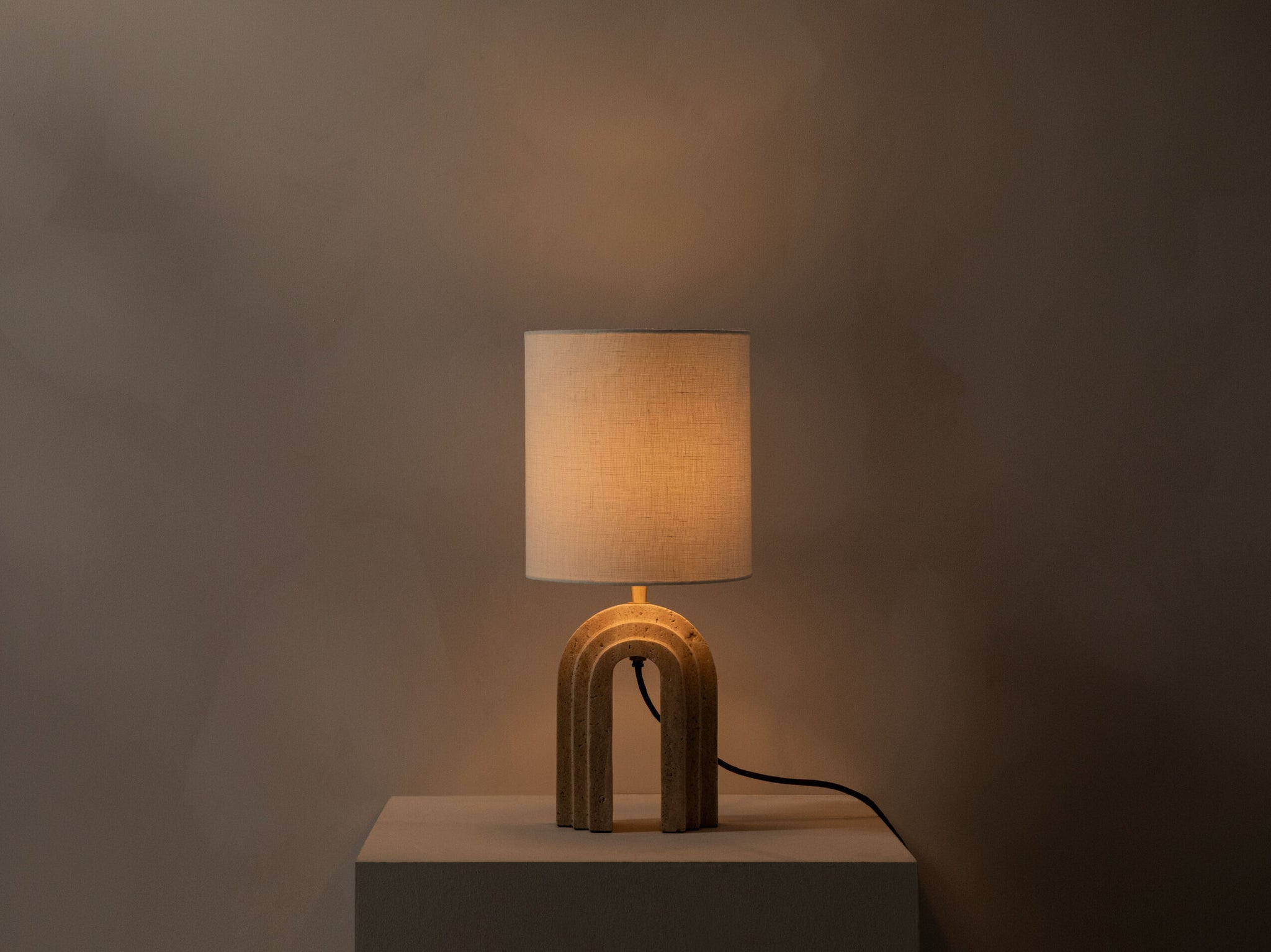 Micadoni Doris Tischleuchte Marmor Beige