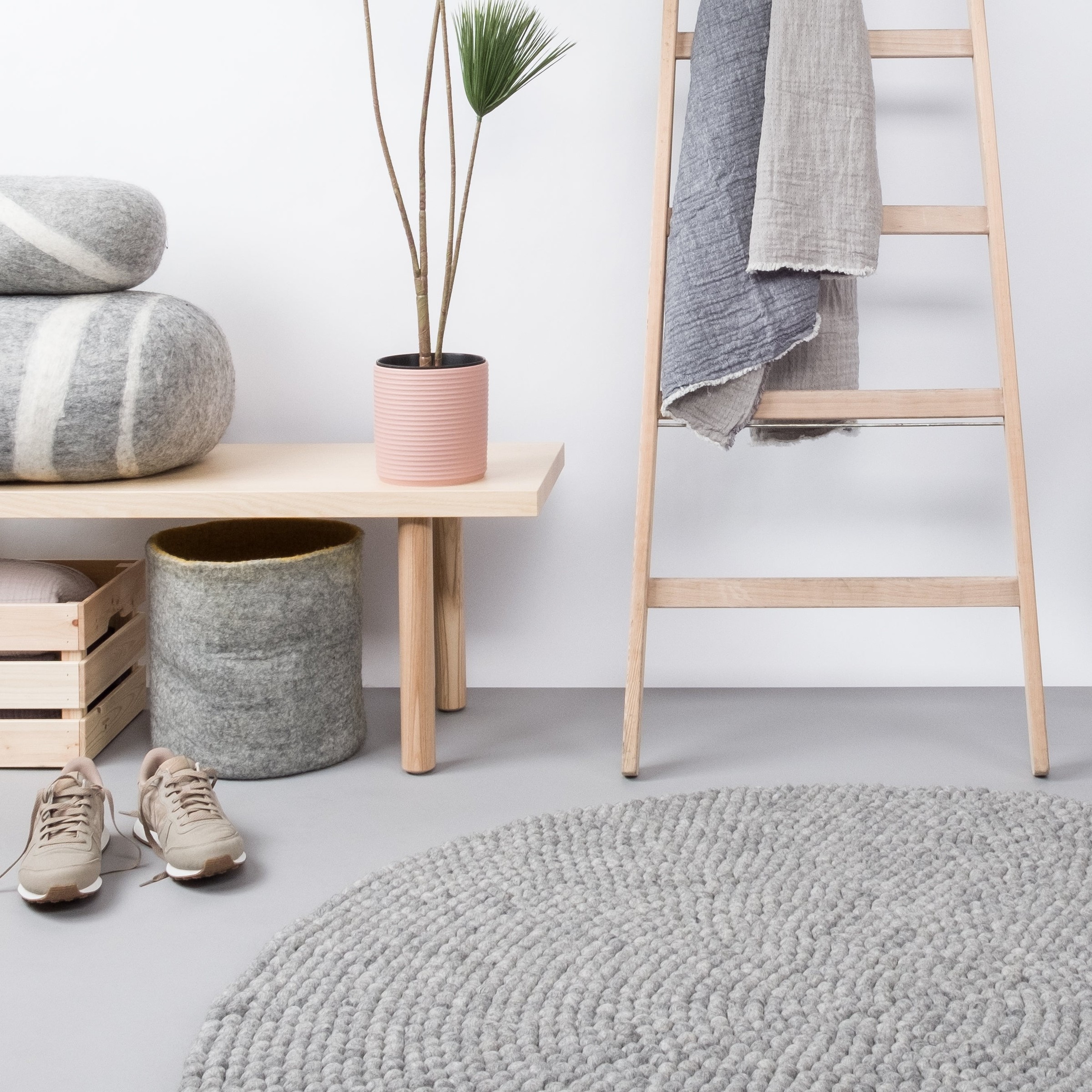 myfelt Carl Filzkugelteppich Grau meliert rund Ø 50 cm