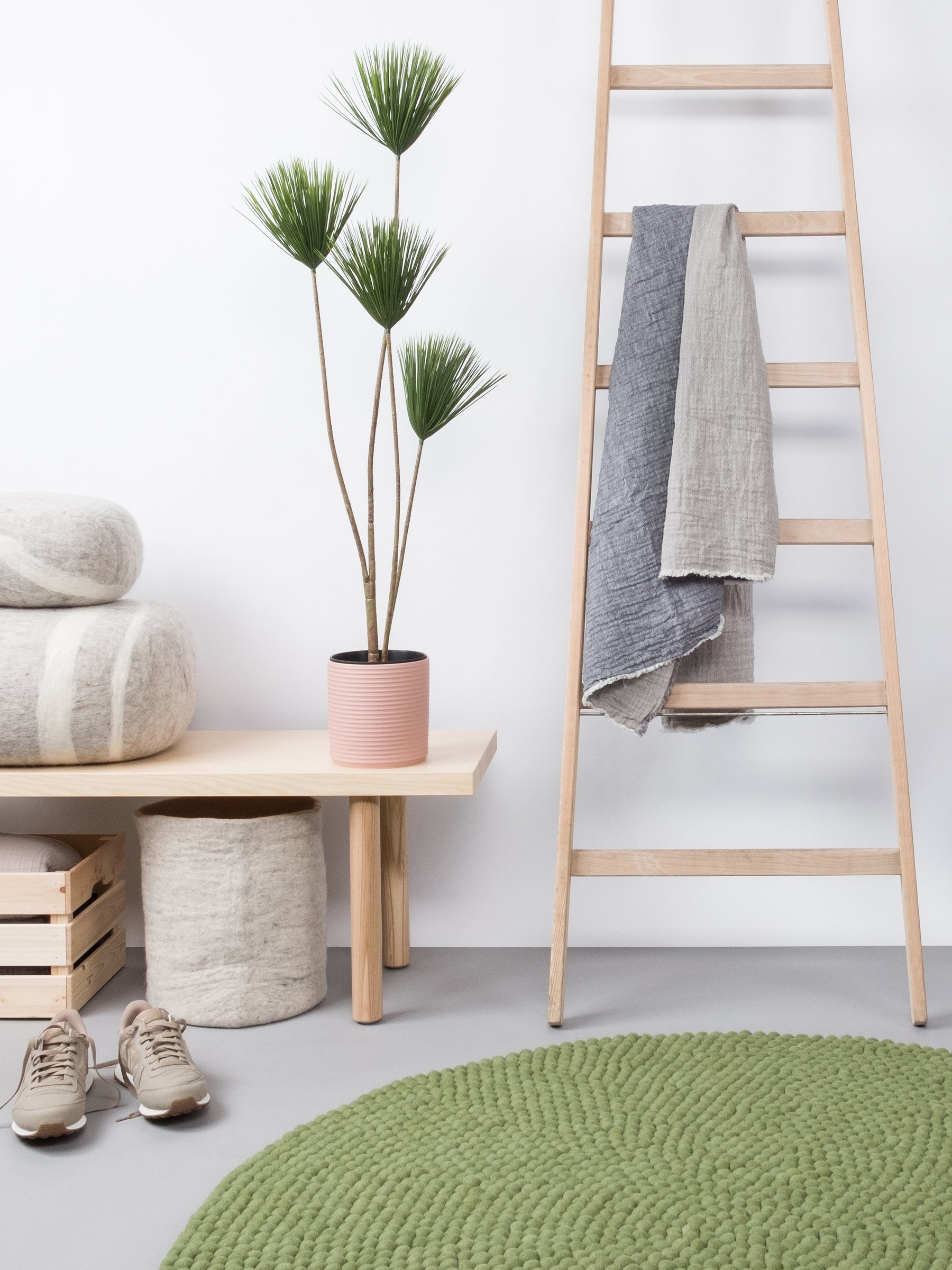 myfelt Kaspar Filzkugelteppich Grün rund Ø 120 cm
