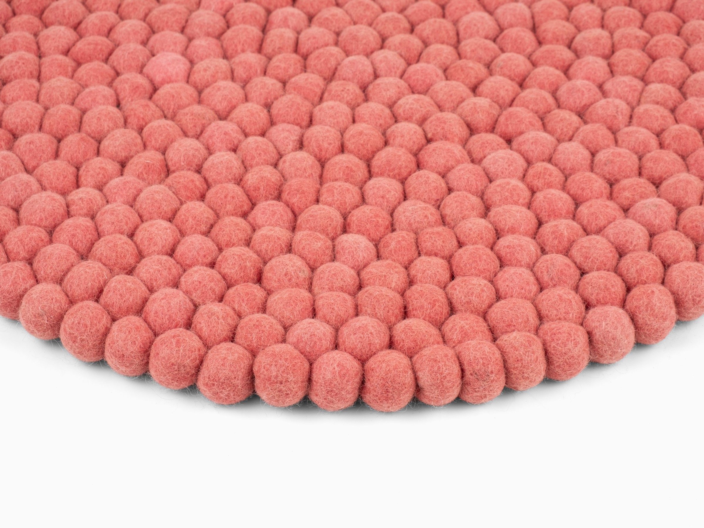 vera-filzkugel-sitzauflage-rund-korallenrosa-draufsicht-nah-1