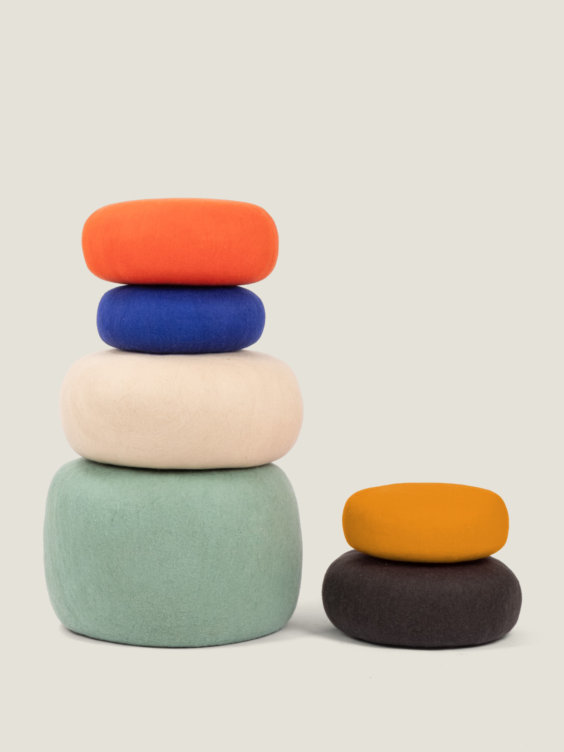 myfelt Isa Colour Pouf Royalblau Ø 48 x 18 cm