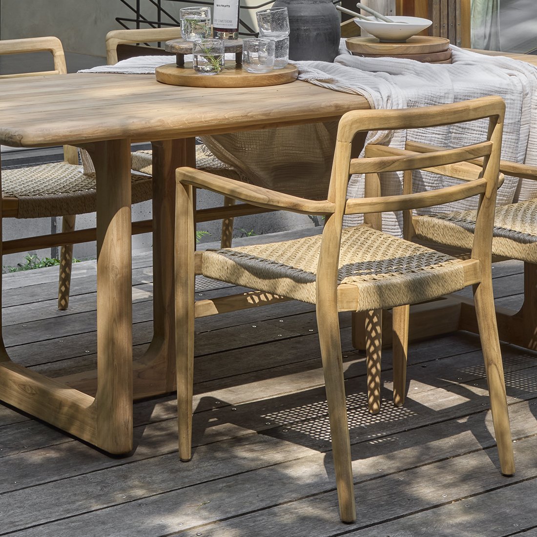 Raw Materials Verano Gartenstuhl aus Teakholz Armlehnen Natur