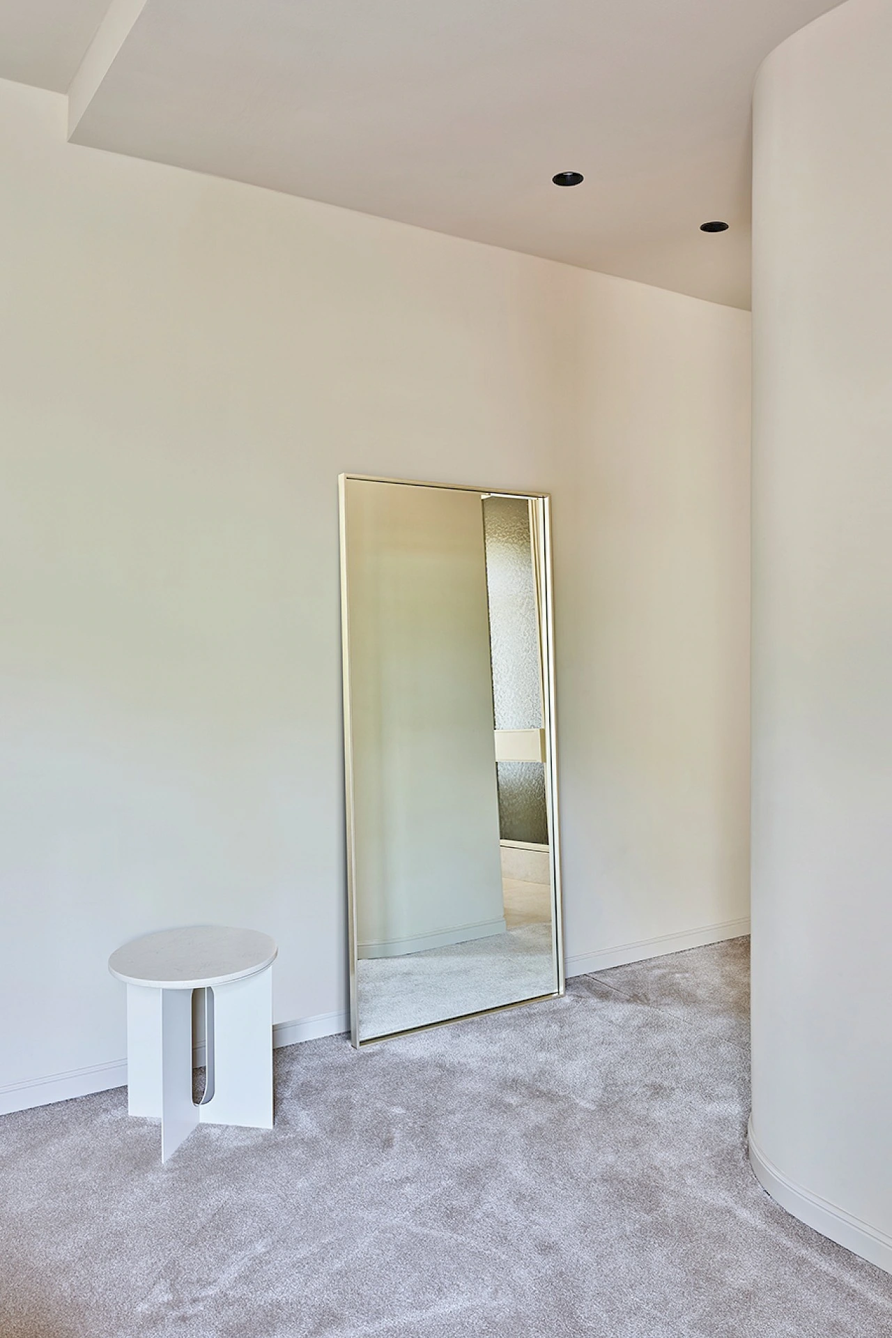 deKnudt Soho Silver XL – Raumansicht 2
