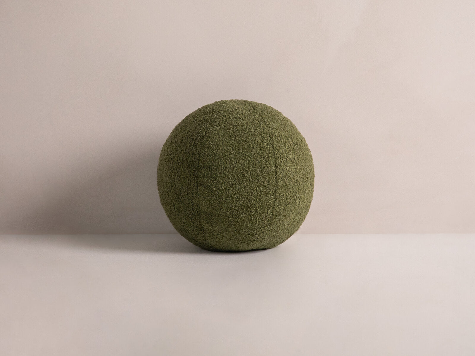 Micadoni Kissen Ball Boucle Grün