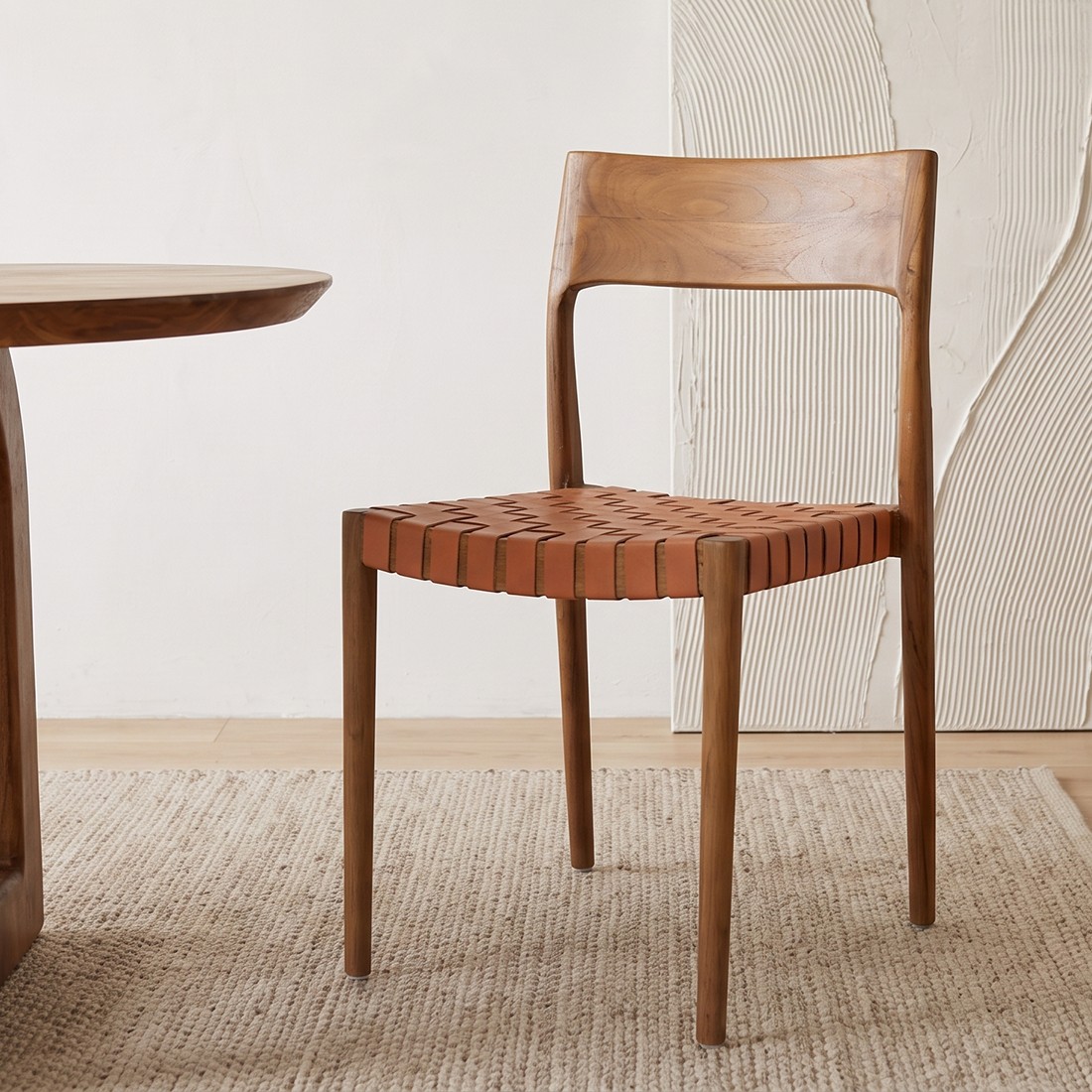 Raw Materials Freya Esszimmerstuhl aus Teakholz Leder Natur