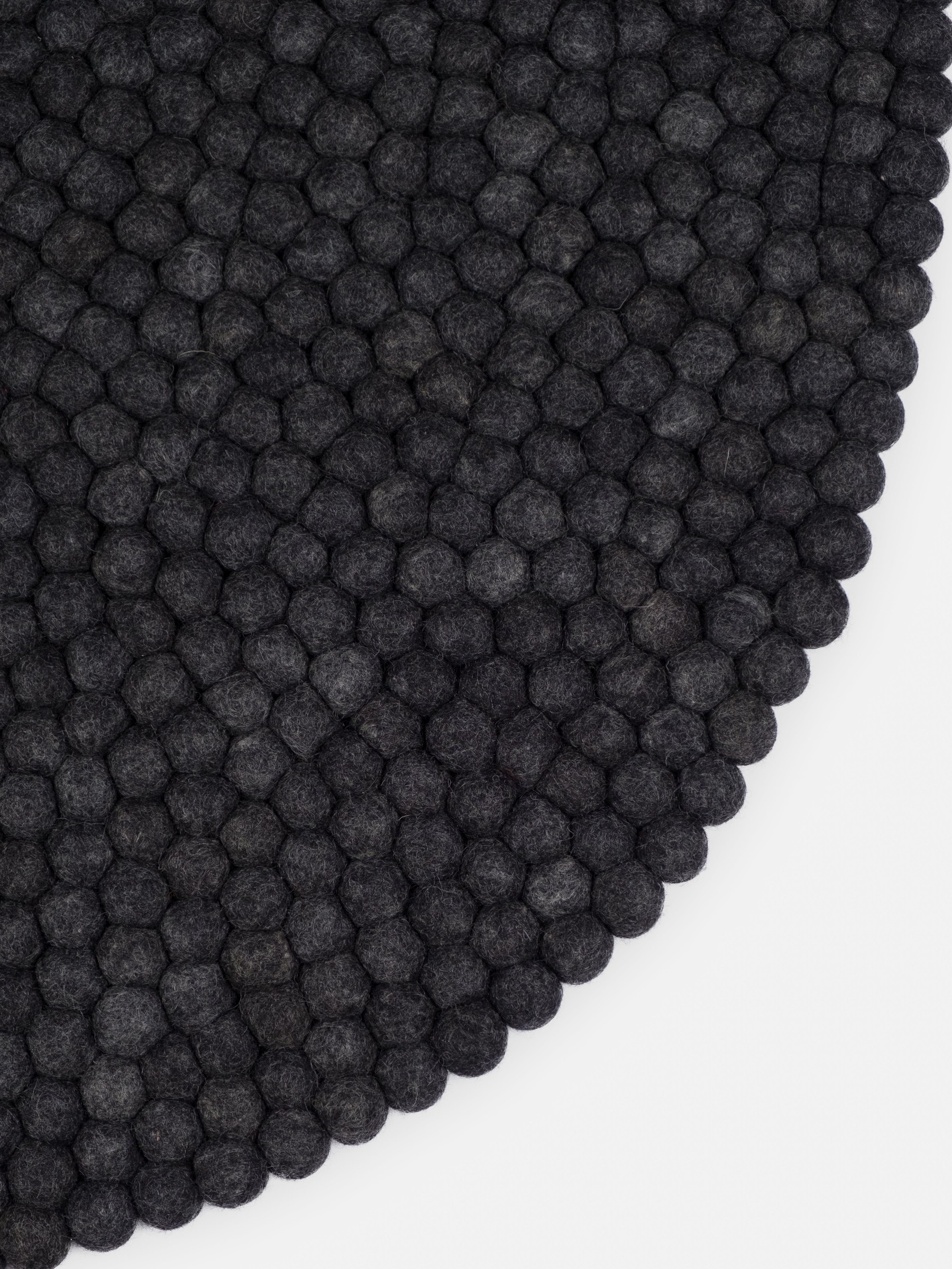 myfelt Hugo Filzkugelteppich Anthrazit meliert rund Ø 50 cm