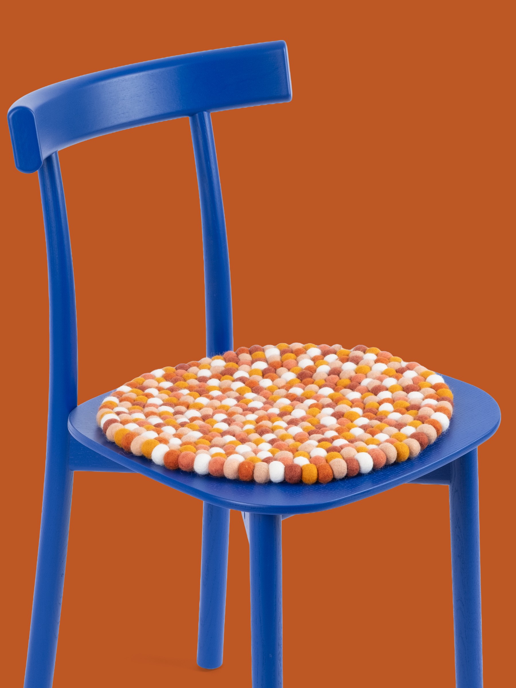 myfelt Juna Filzkugel-Sitzauflage Rot-Orange-Weiß Ø 36 cm