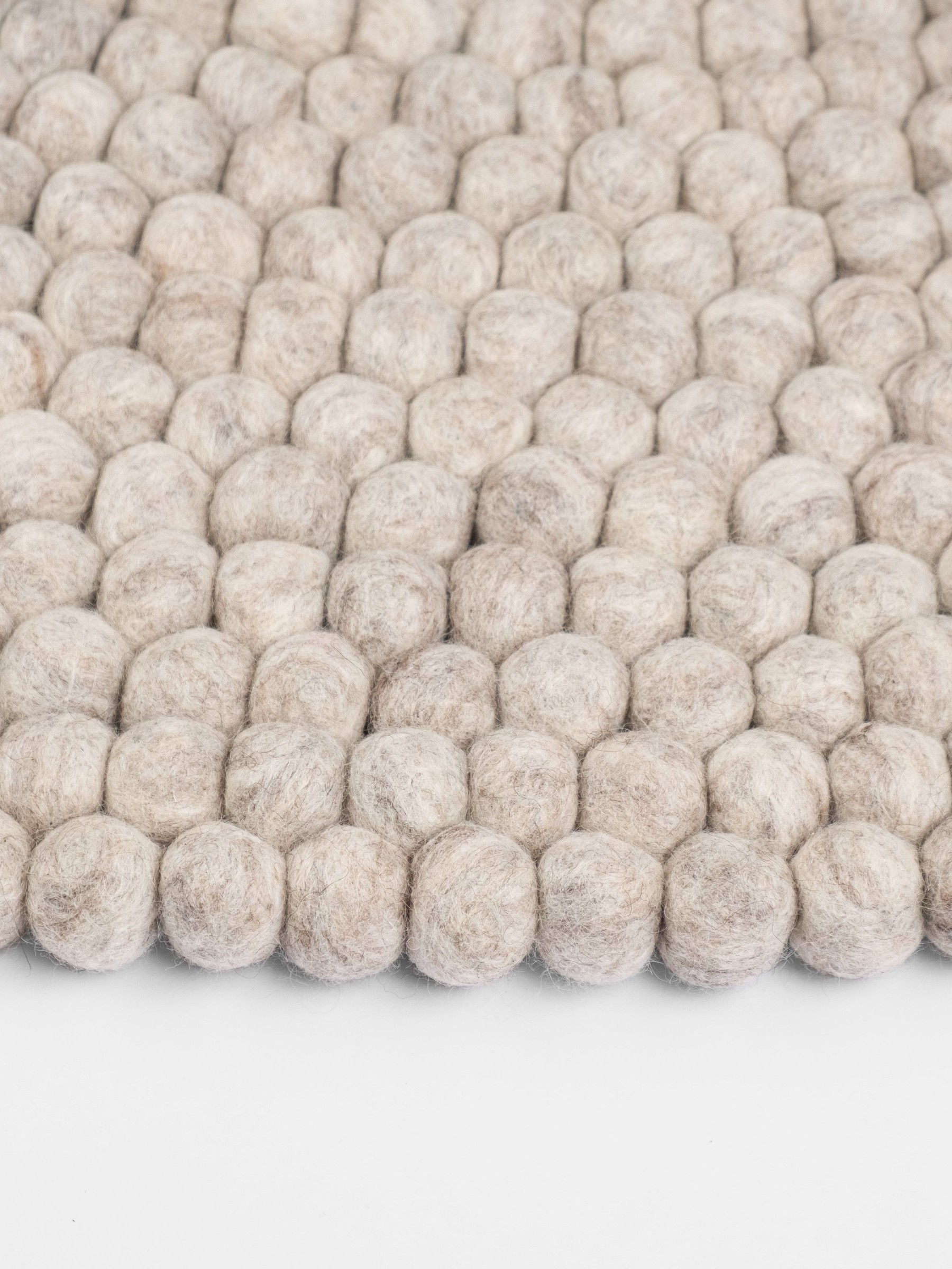 myfelt Béla Filzkugelteppich Beige meliert rund Ø 180 cm