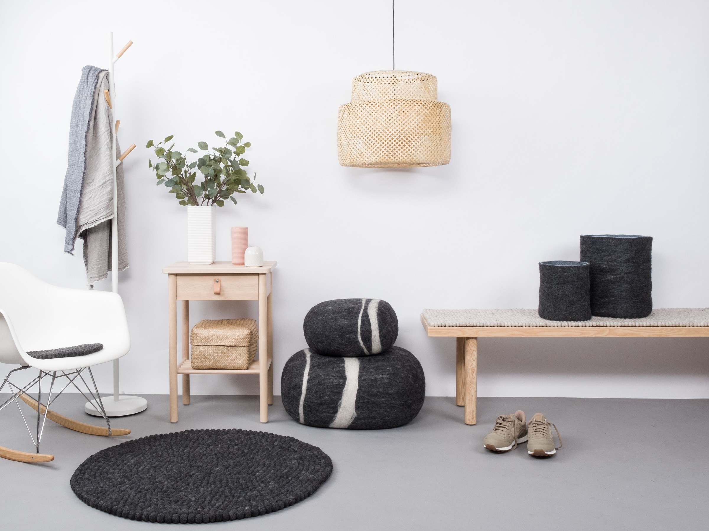myfelt Hugo Filzkugelteppich Anthrazit meliert rund Ø 50 cm