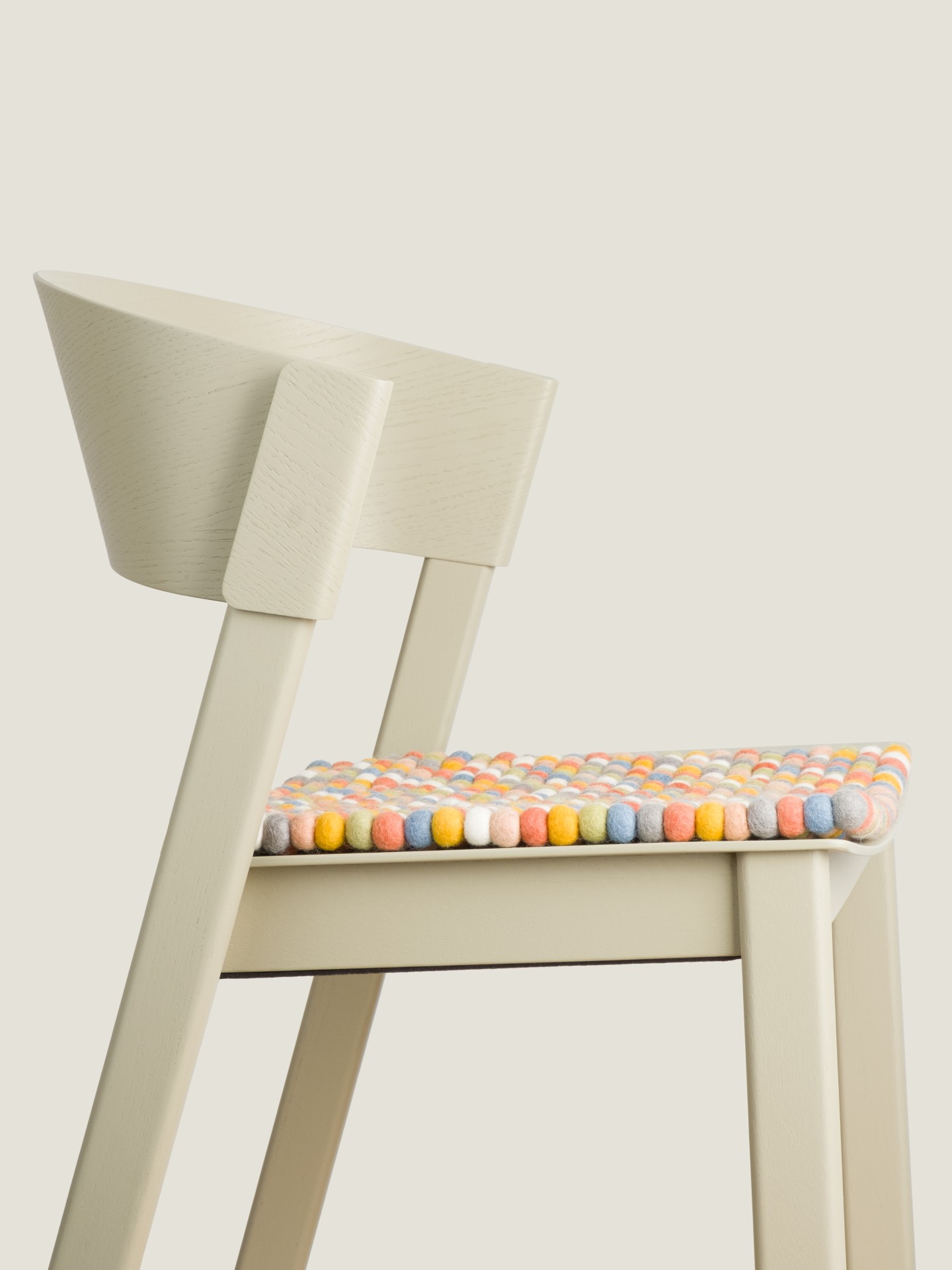 myfelt Liese - Filzkugel Sitzauflage quadratisch