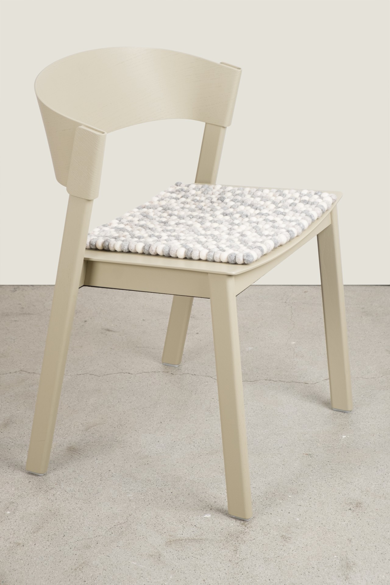 myfelt Hella - Filzkugel Sitzauflage quadratisch