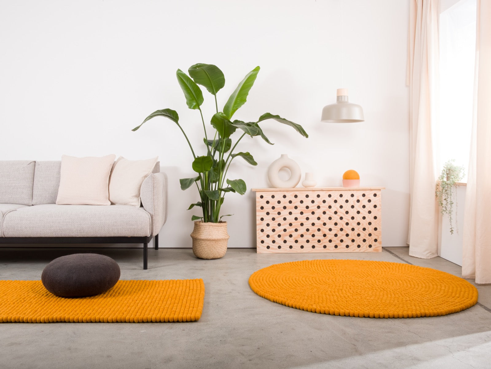 myfelt Risa Filzkugelteppich Ockergelb rund Ø 50 cm