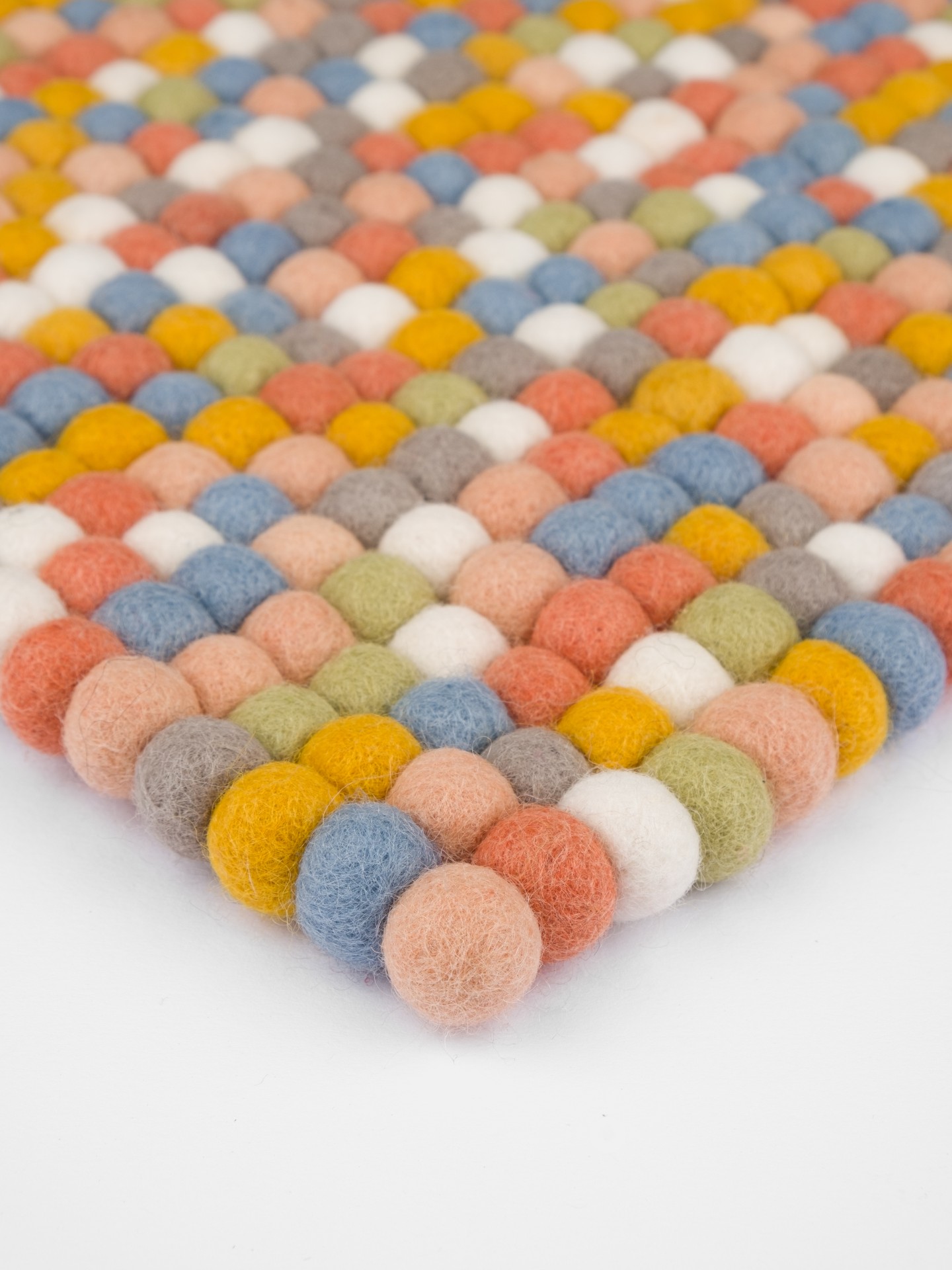 myfelt Liese - Filzkugel Sitzauflage quadratisch