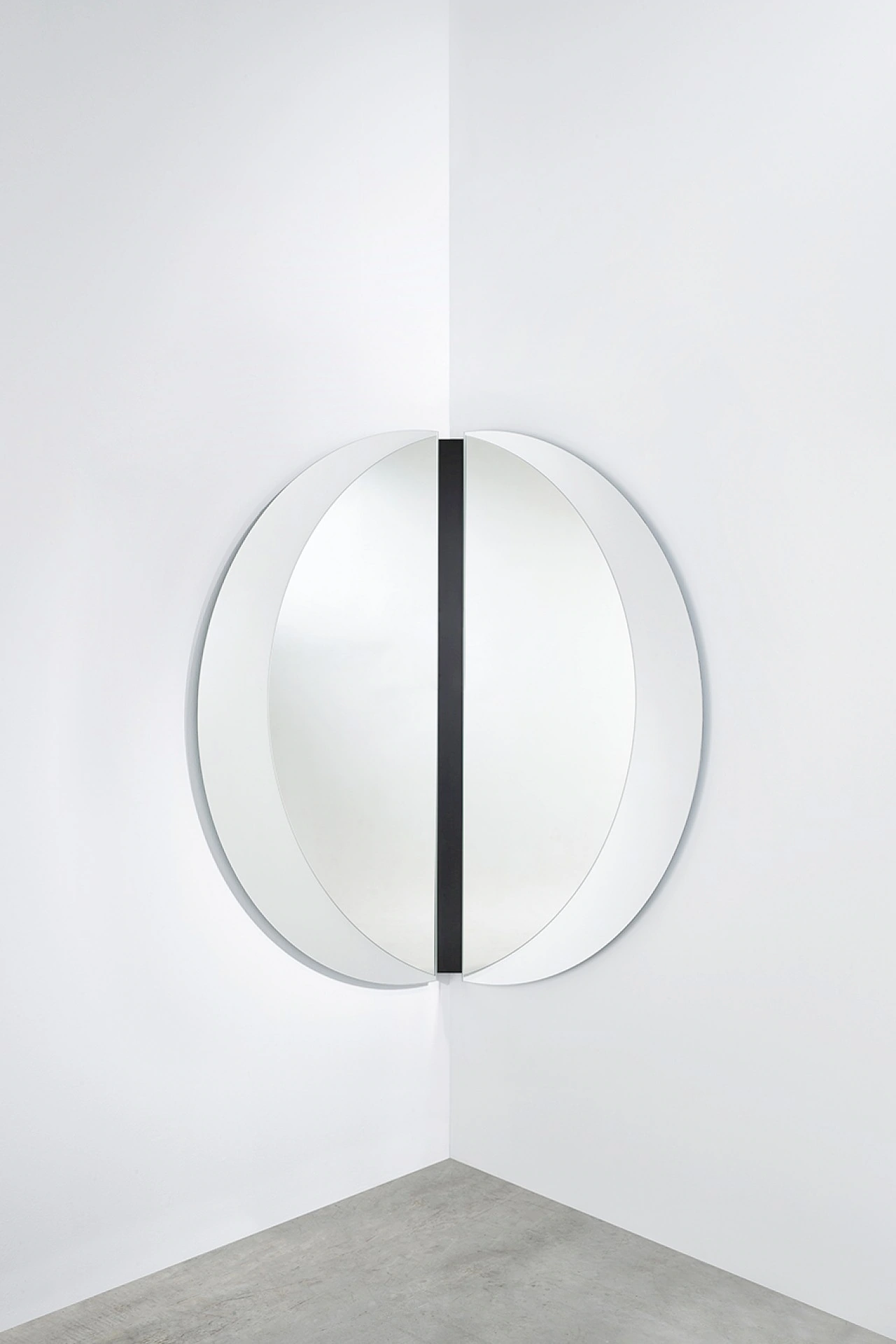 Luna Black Corner M