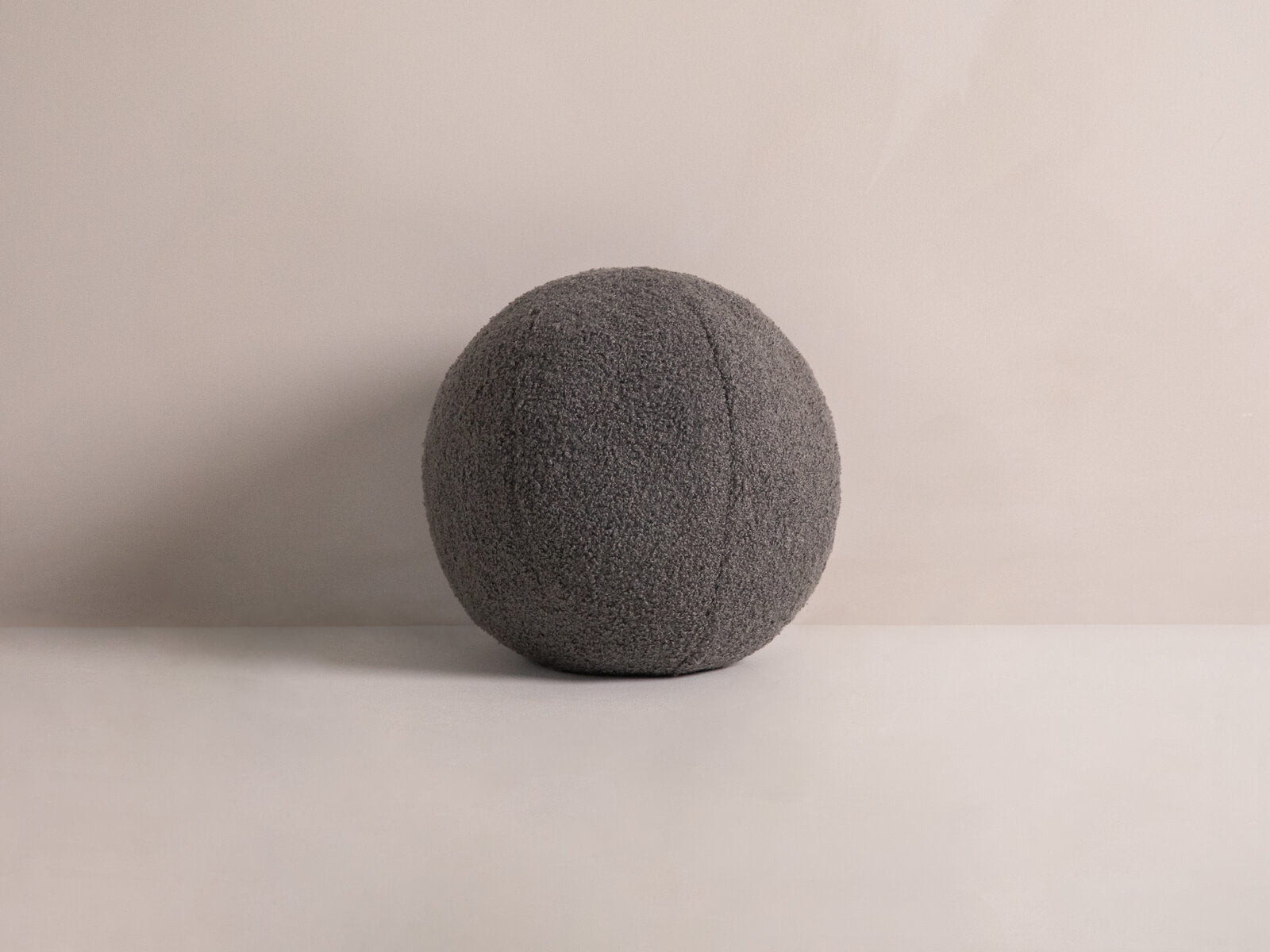 Micadoni Kissen Ball Boucle Grau