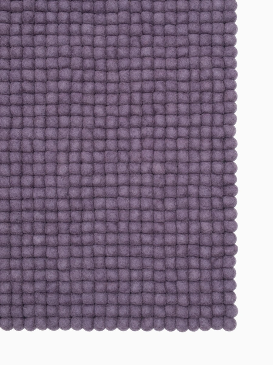 myfelt Frida Filzkugelteppich Violett rechteckig 70 x 100 cm