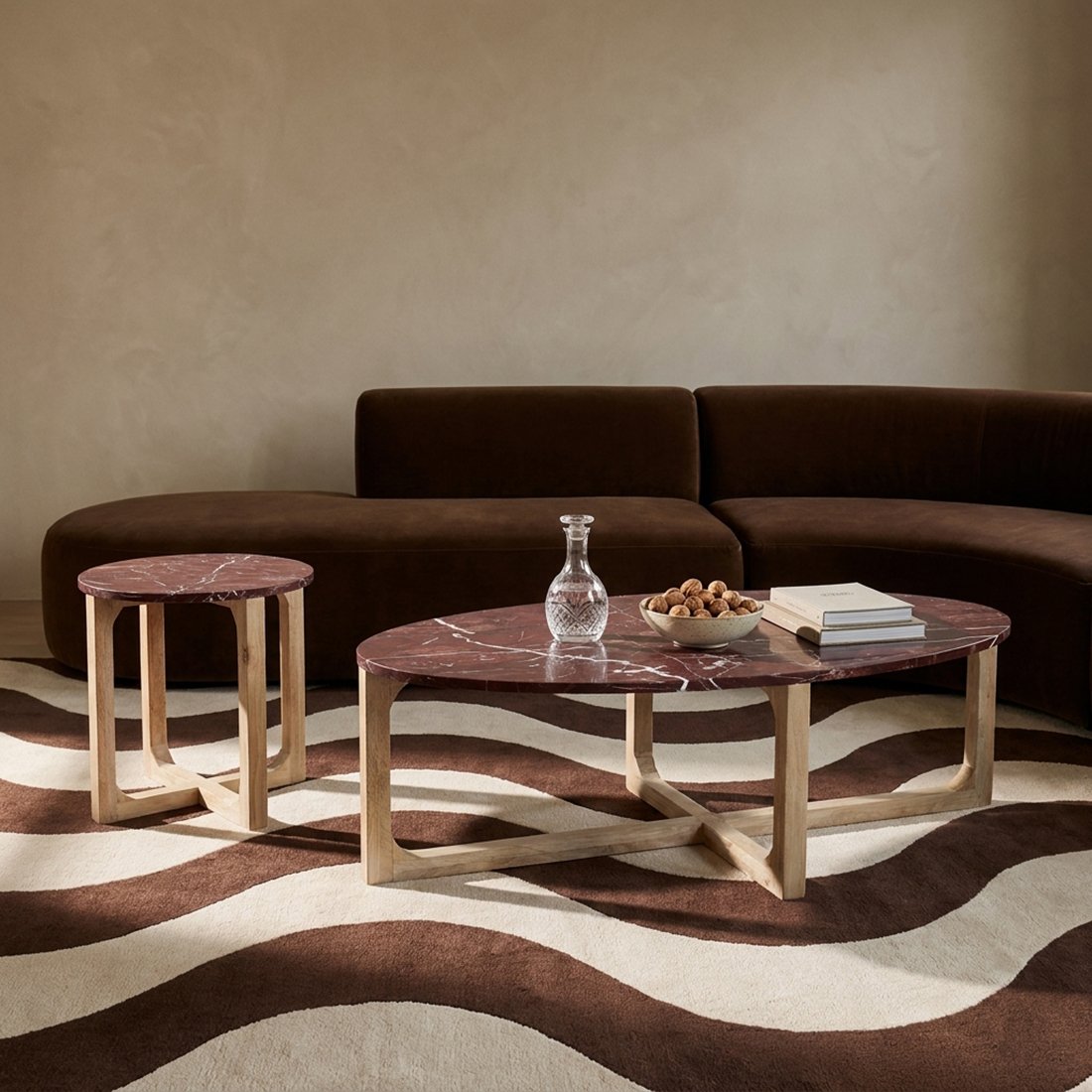 Raw Materials Ovaler Couchtisch aus Marmor Cherry