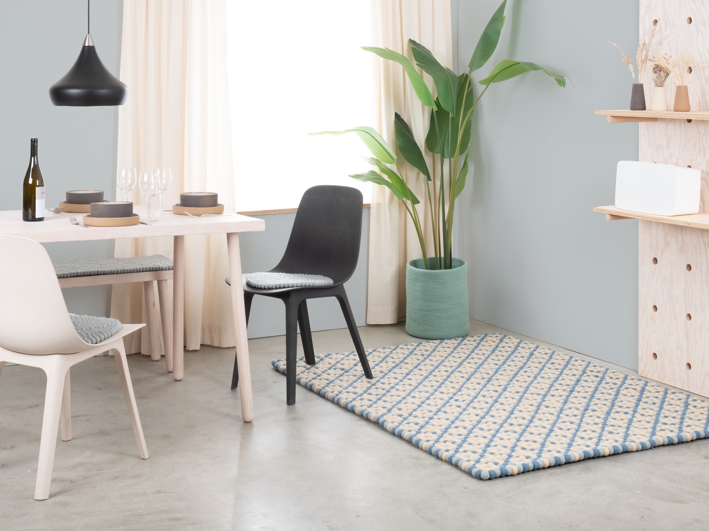 myfelt Inez Filzkugelteppich Beige rechteckig 70 x 100 cm