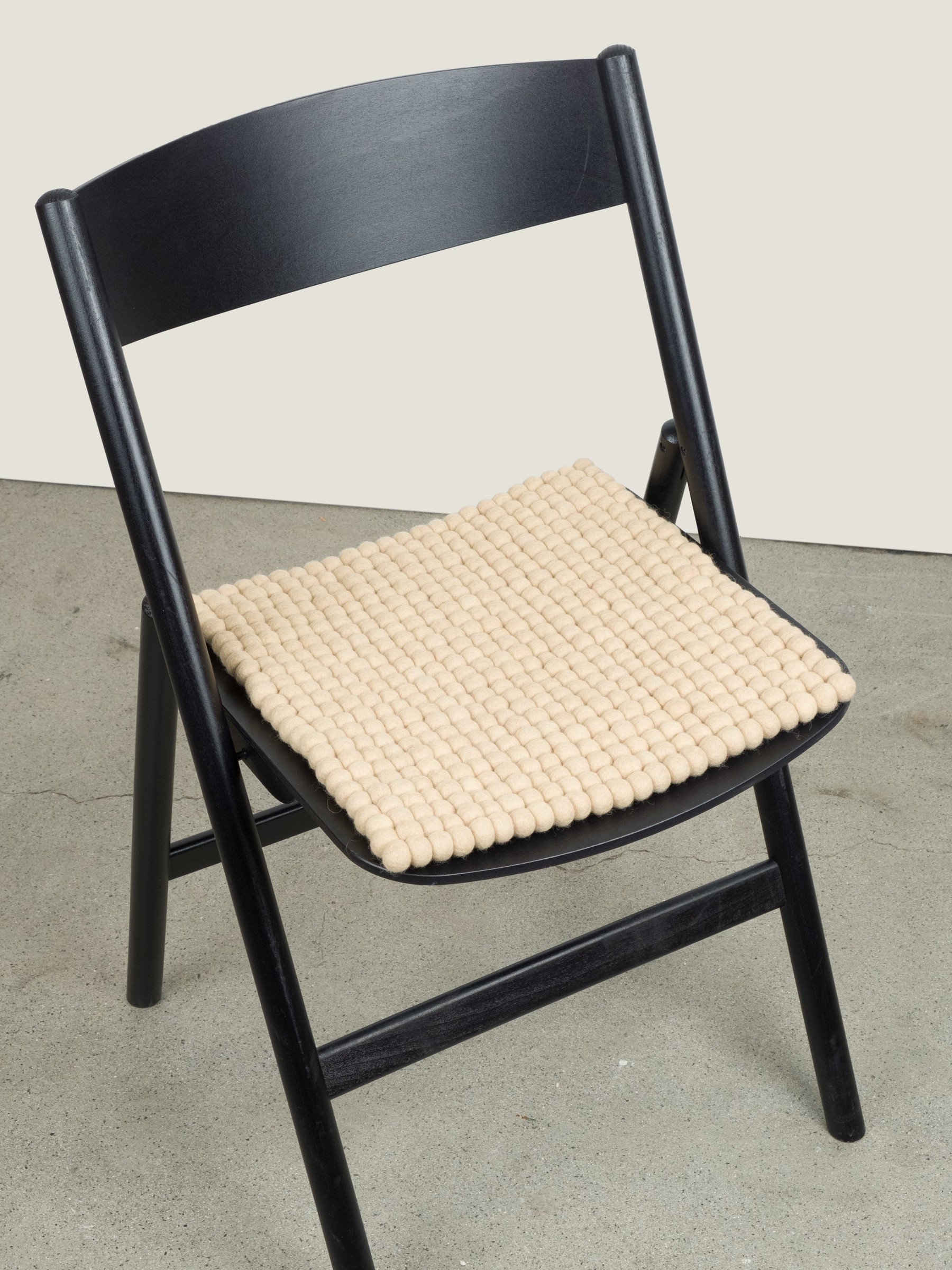 myfelt Levi Filzkugel-Sitzauflage Beige 36 x 36 cm