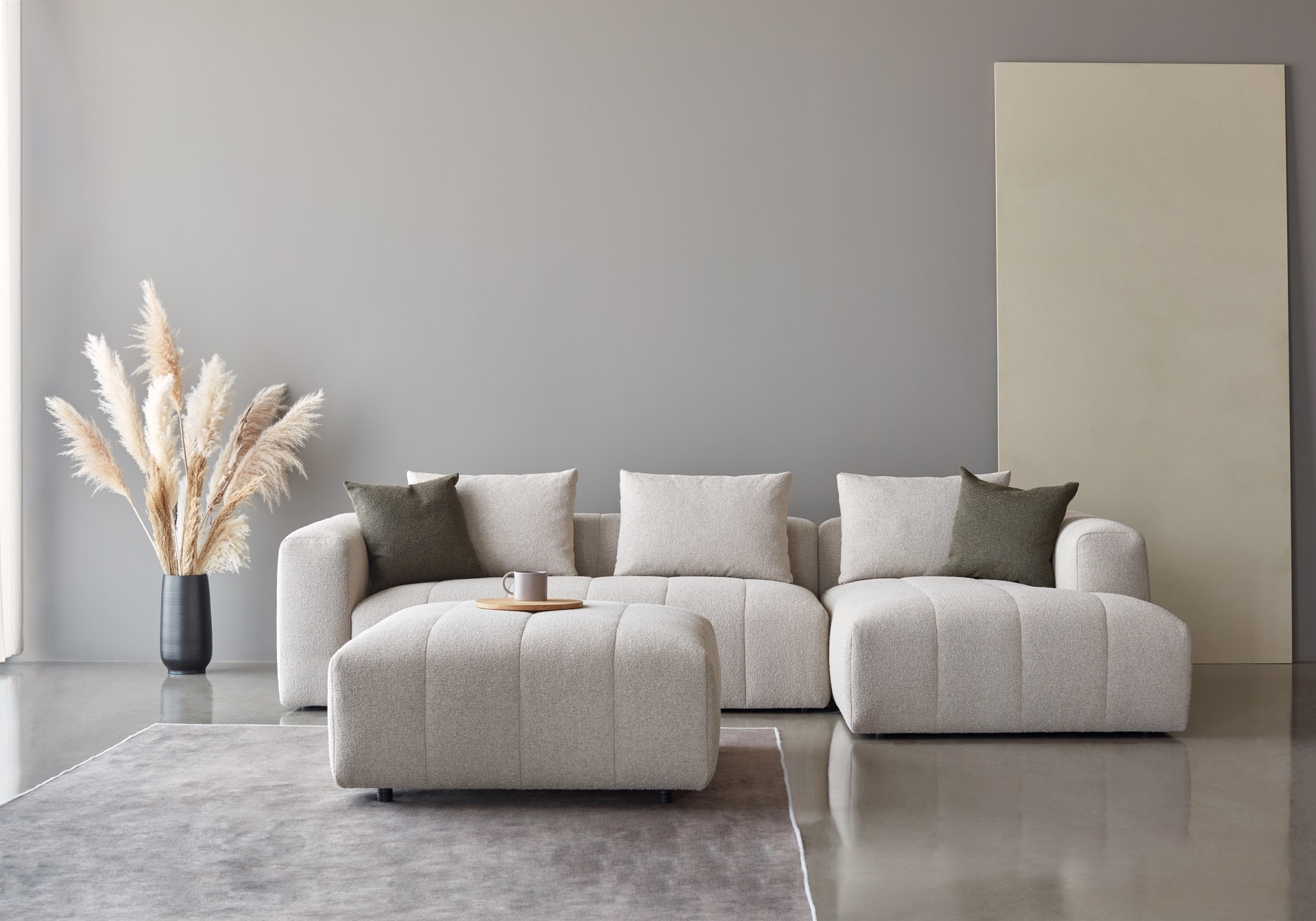 Ecksofa Hugo 2,5-Sitzer Armlehne rechts mit Chaiselongue Sama-Stone