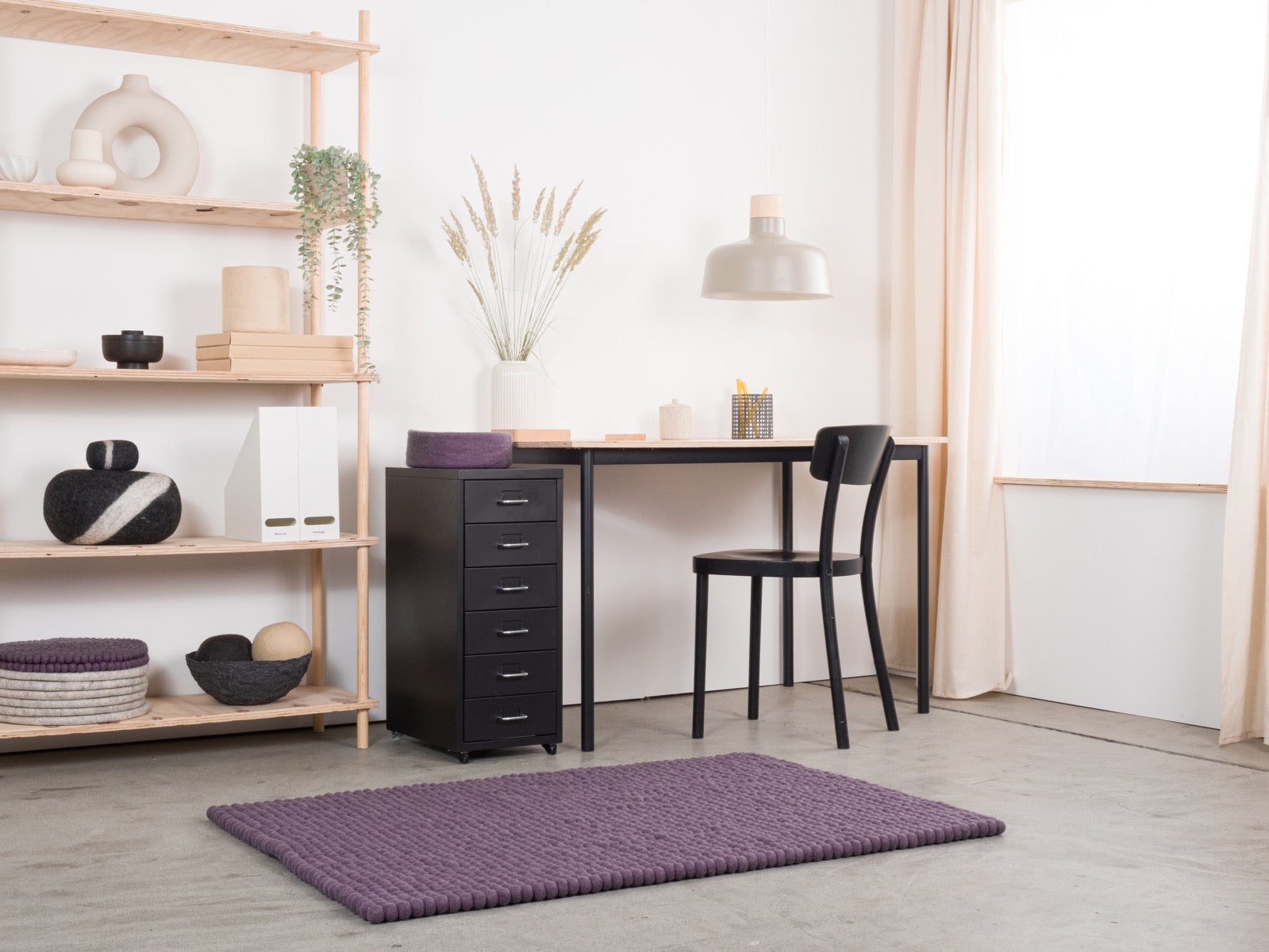 myfelt Frida Filzkugelteppich Violett rechteckig 70 x 100 cm