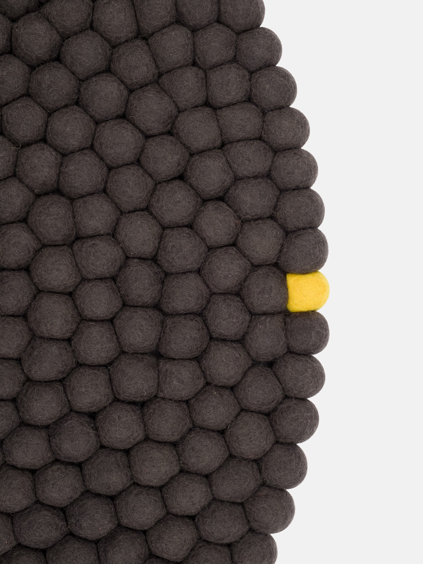 myfelt Big One Filzkugelteppich Anthrazit rund Ø 50 cm