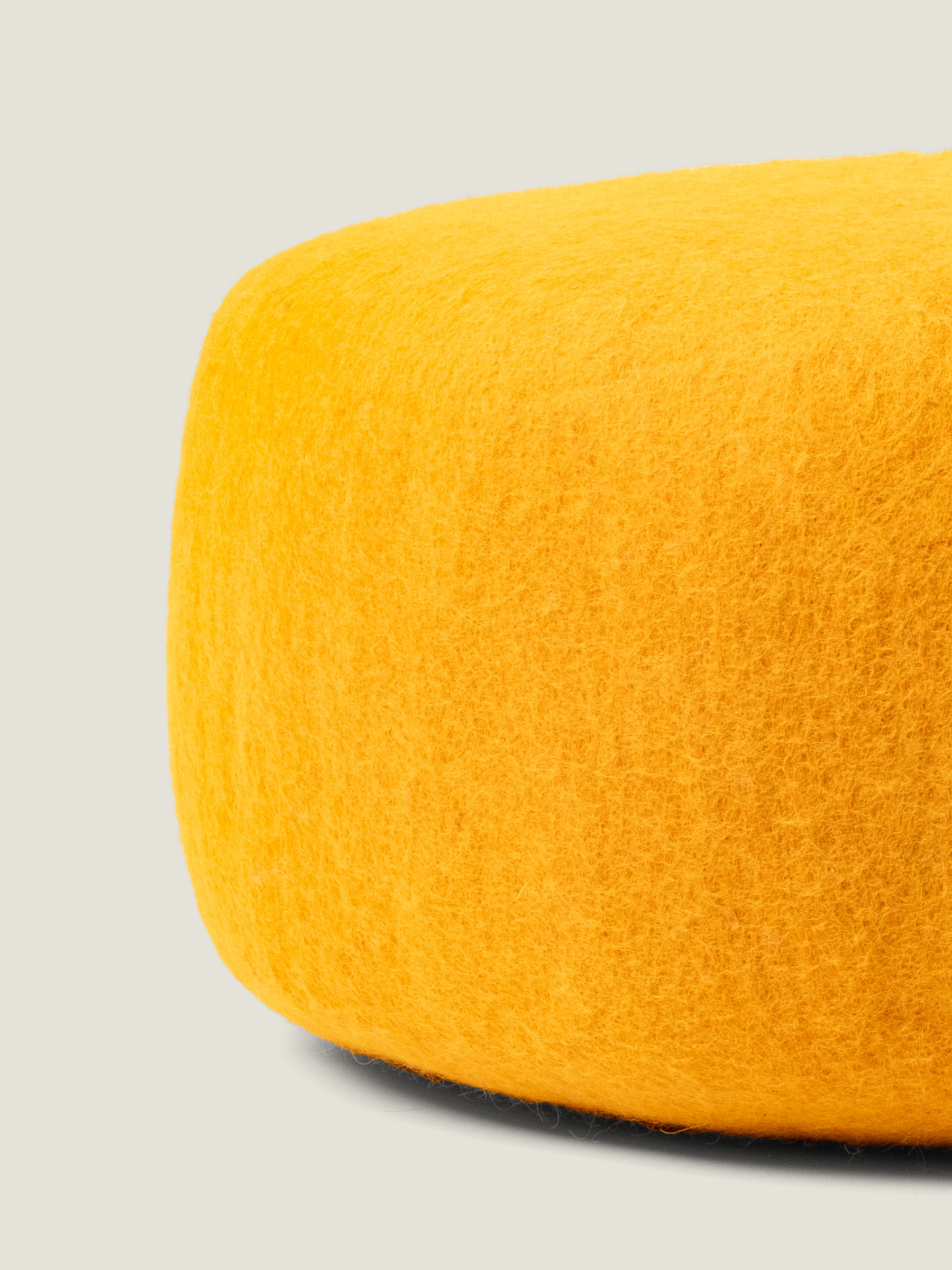 myfelt Risa Colour Pouf Ockergelb Ø 38 x 14 cm