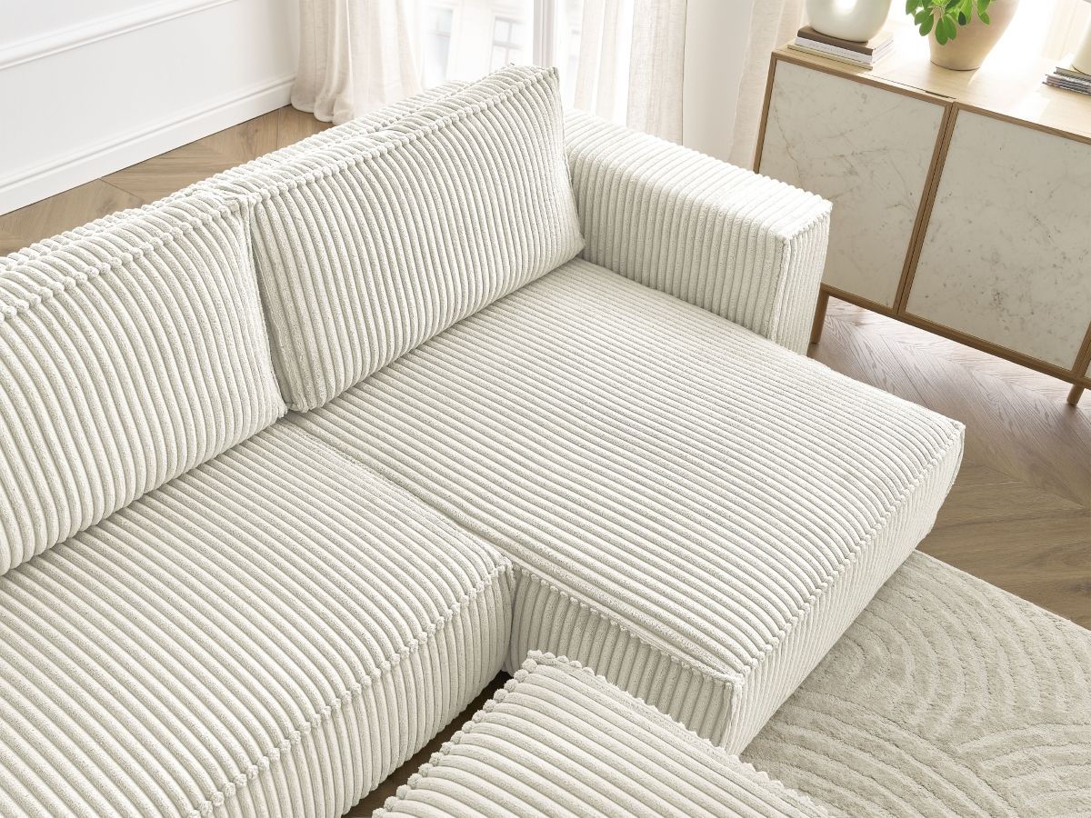 Bobochic Chelsea Ecksofa mit Schlaffunktion und Bettkasten und Pouf Breitcord weich Beige