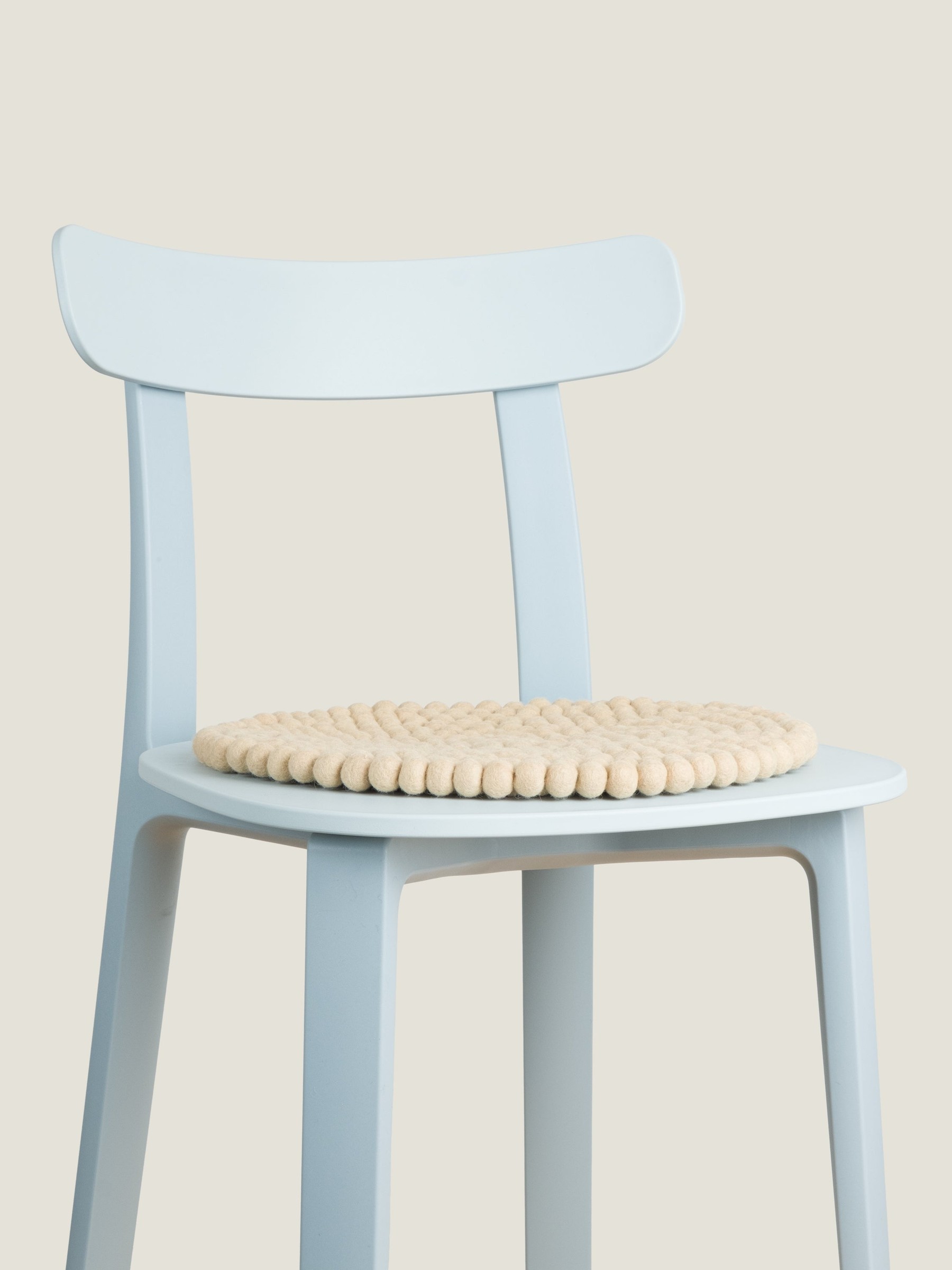myfelt Levi Filzkugel-Sitzauflage Beige Ø 36 cm