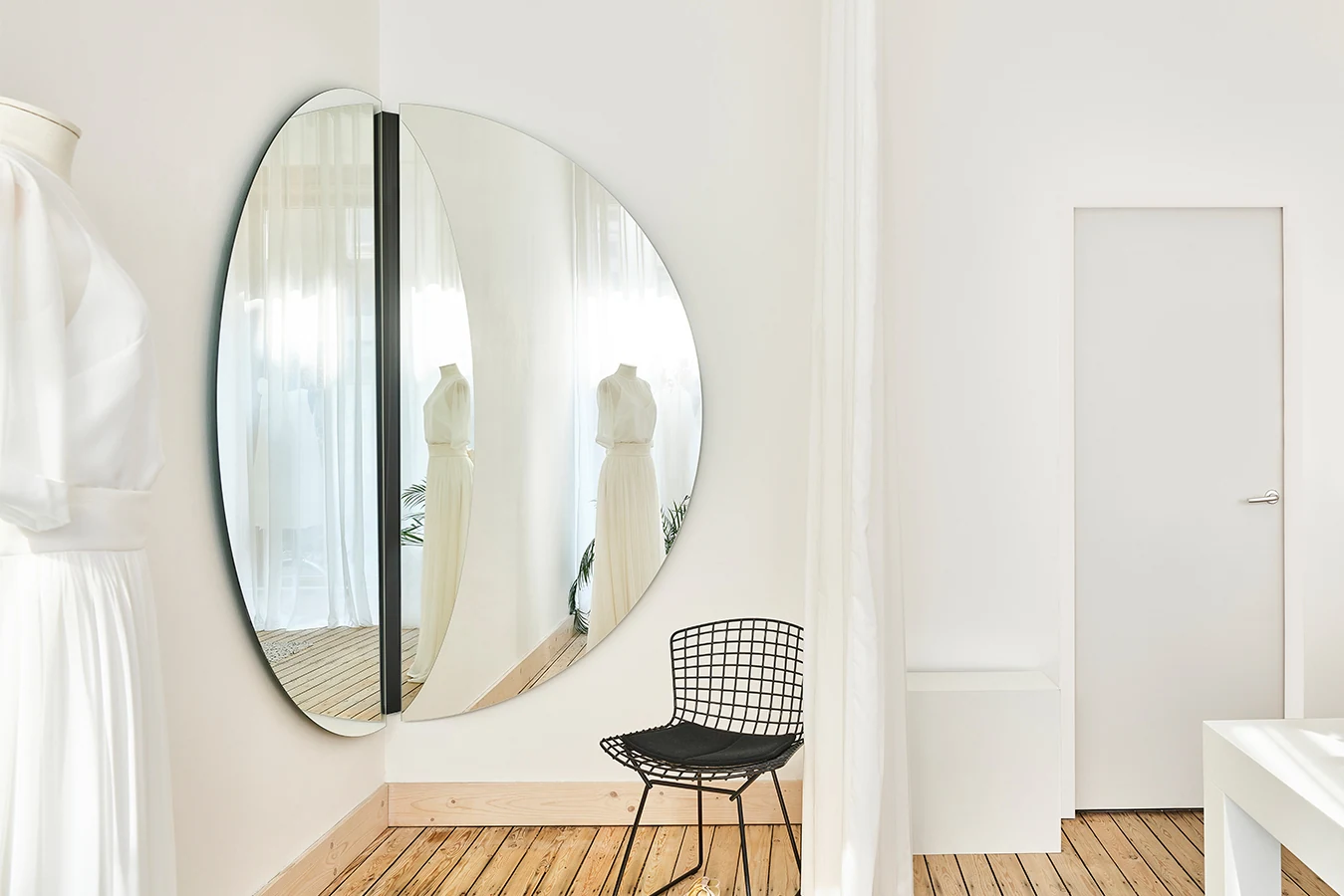 deKnudt Luna Black Corner M – Raumansicht 2