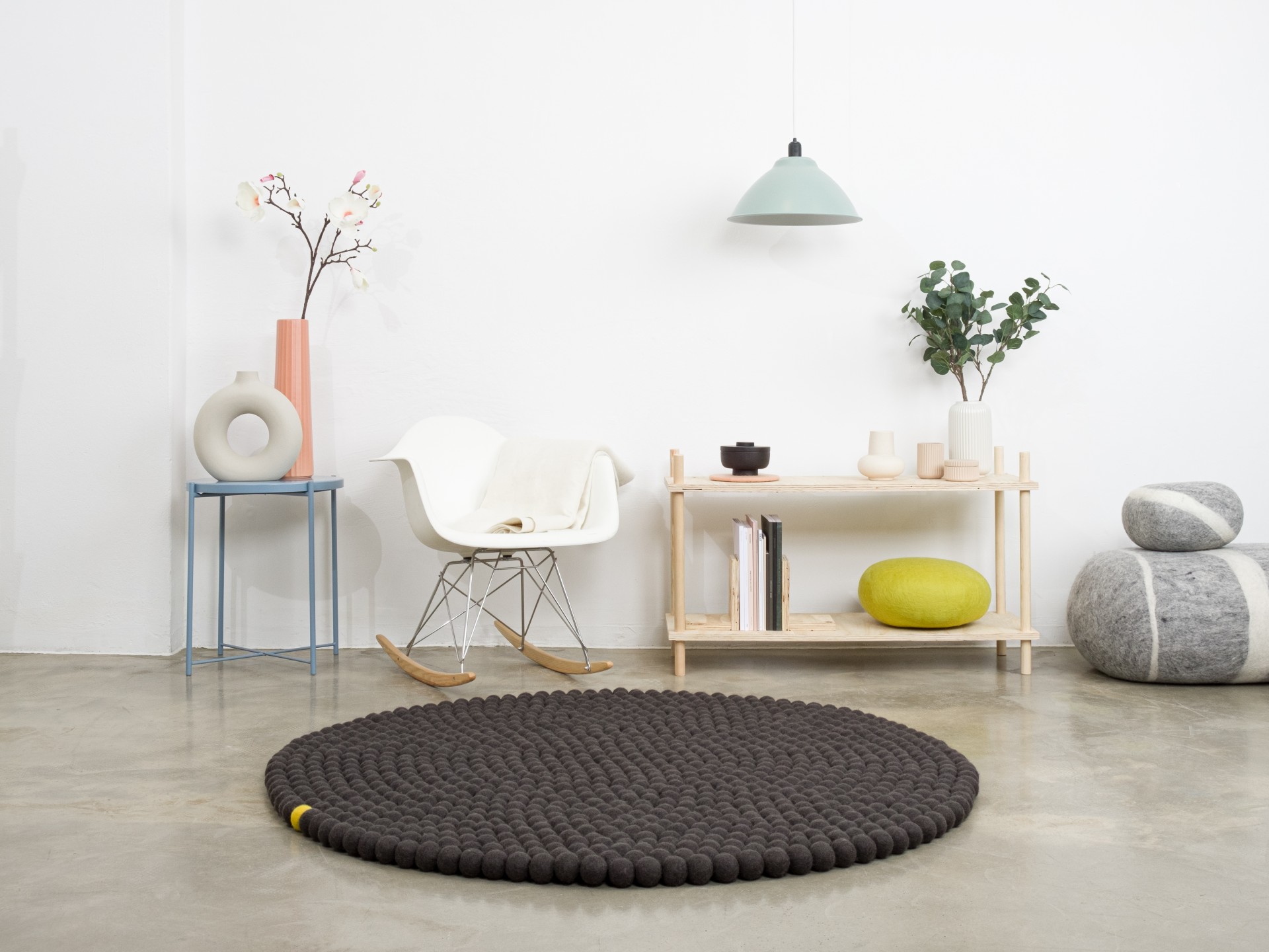 myfelt Big One Filzkugelteppich Anthrazit rund Ø 50 cm