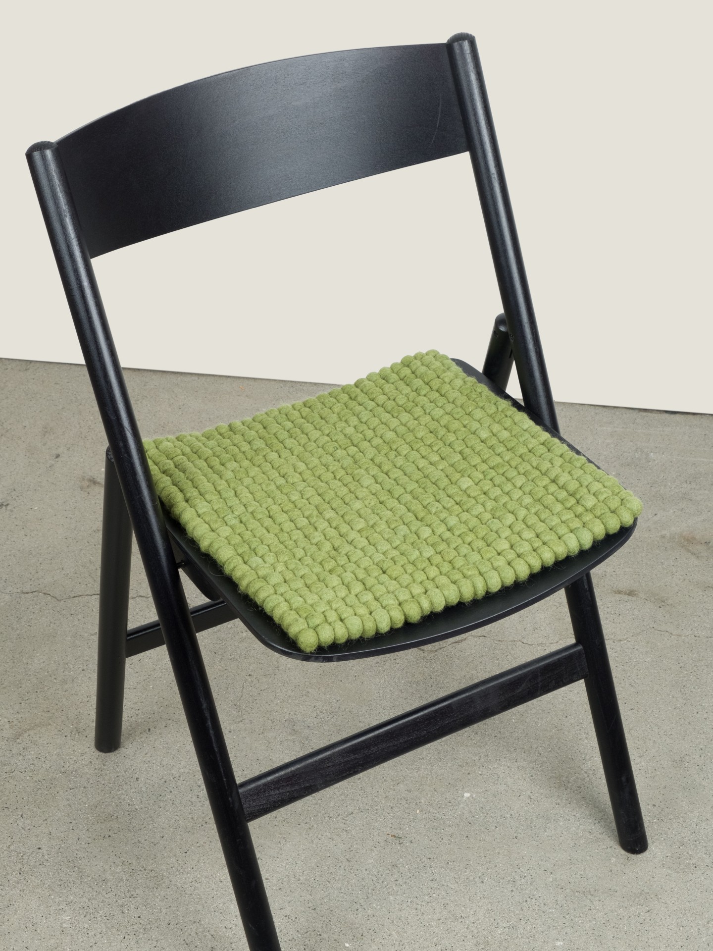 myfelt Kaspar - Filzkugel Sitzauflage quadratisch