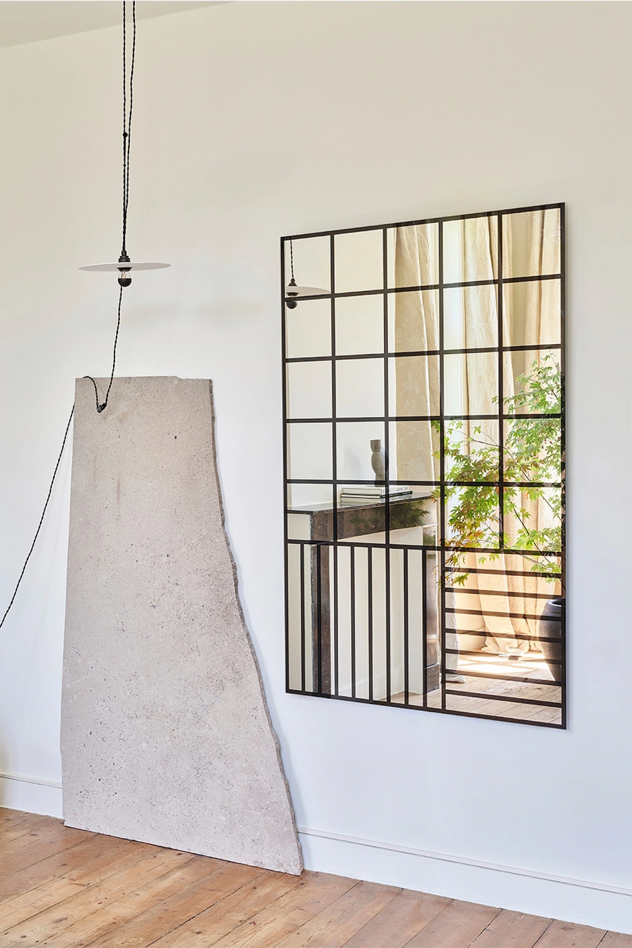 deKnudt Grid Black – Raumansicht 3