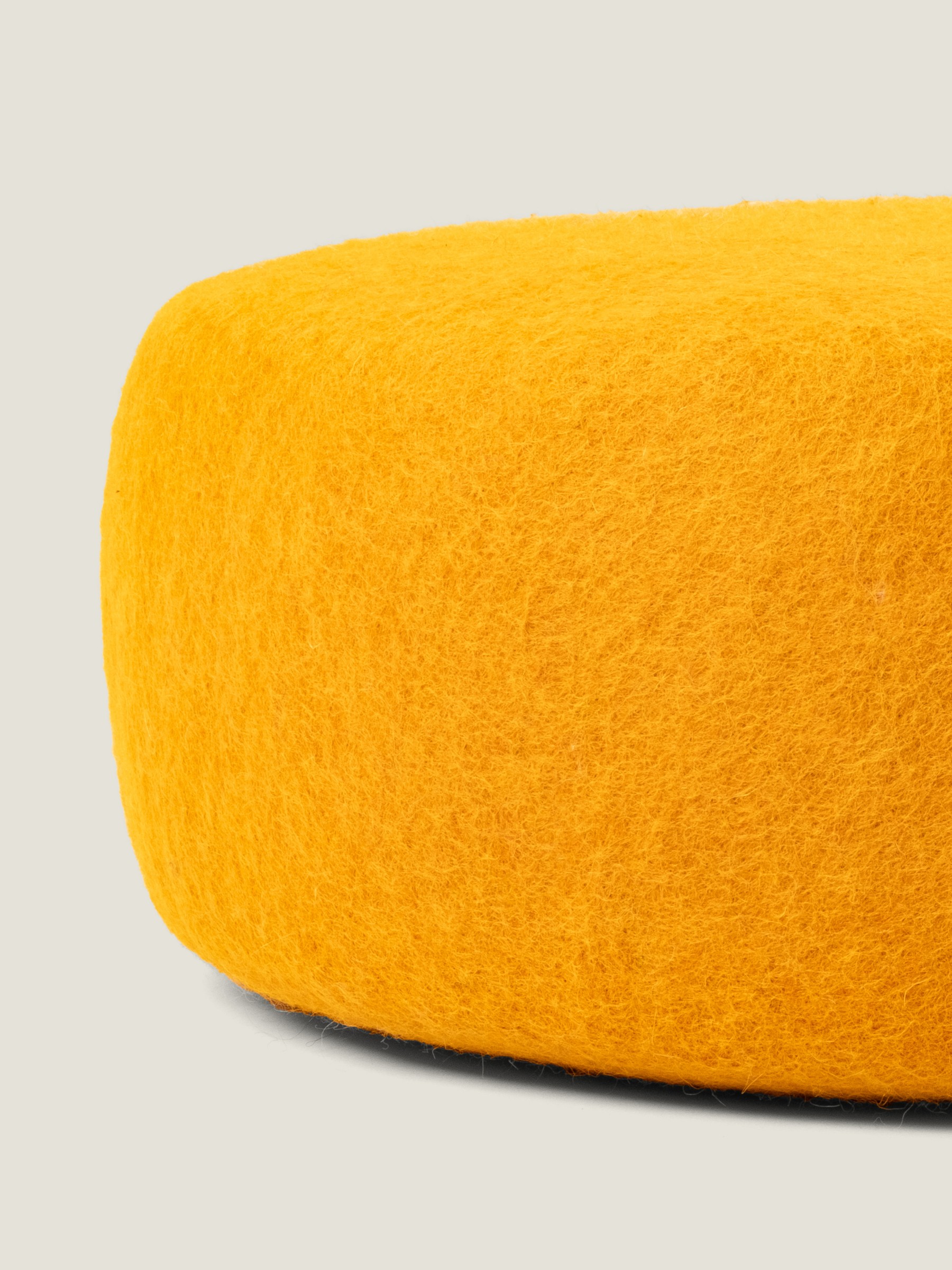 myfelt Risa Colour Pouf Ockergelb Ø 38 x 14 cm