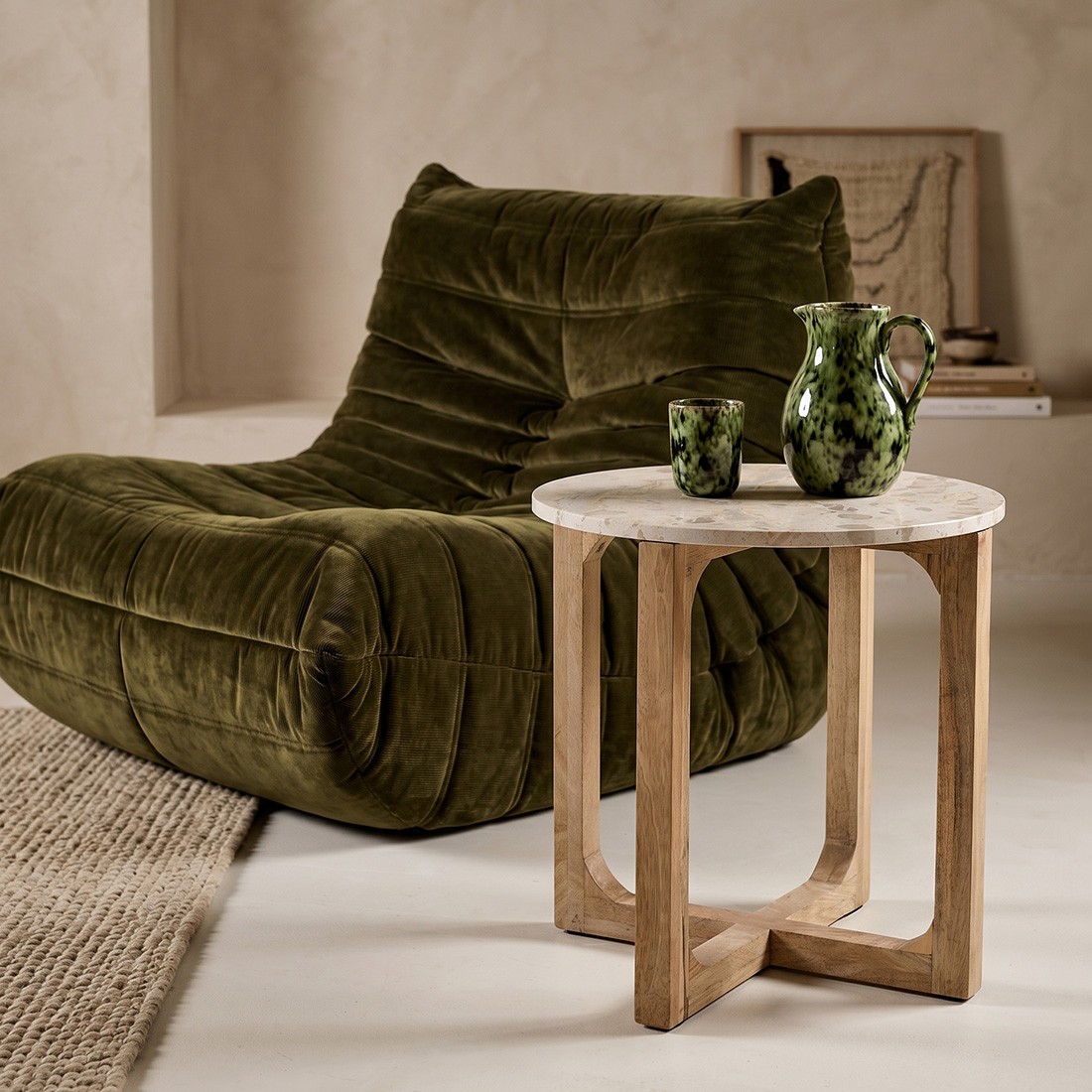 Raw Materials Runder Beistelltisch aus Marmor Creme