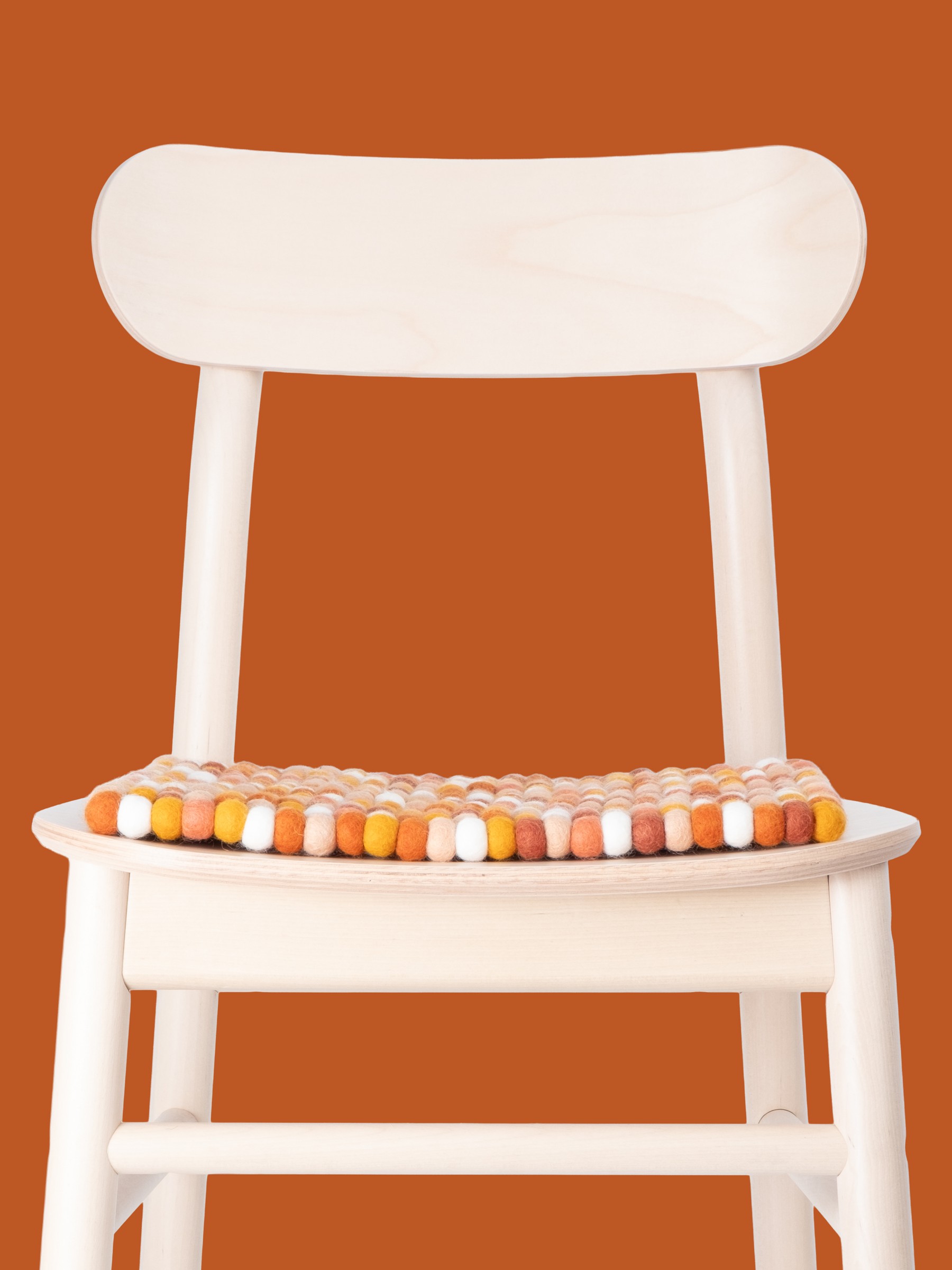 myfelt Juna Filzkugel-Sitzauflage Rot-Orange-Weiß 36 x 36 cm