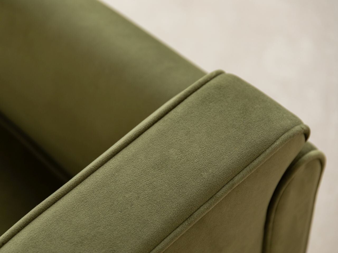 Micadoni Sofa Abby 2-Sitzer Samt Salvador Flaschengrün