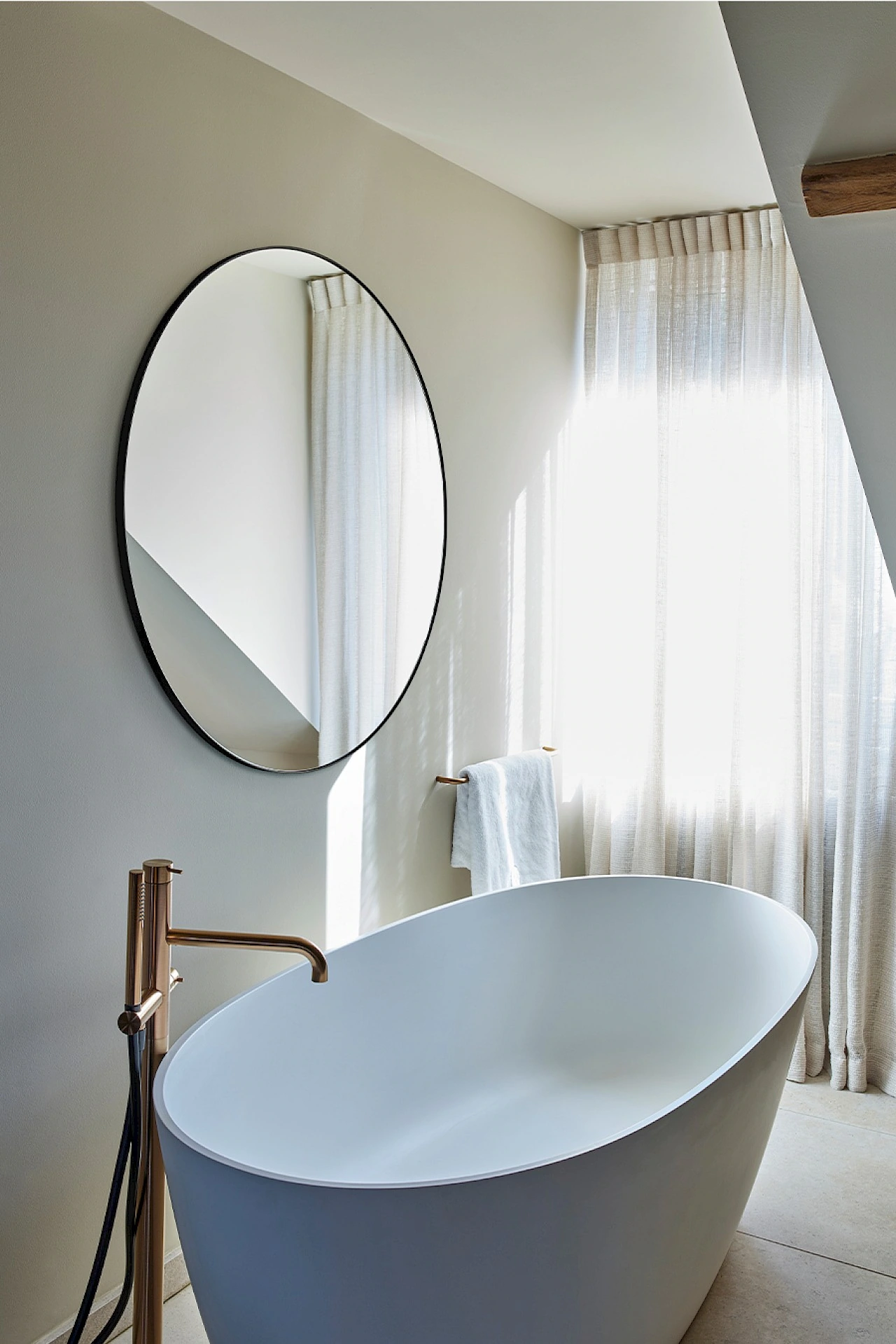 deKnudt Hoop Black L – Raumansicht 2