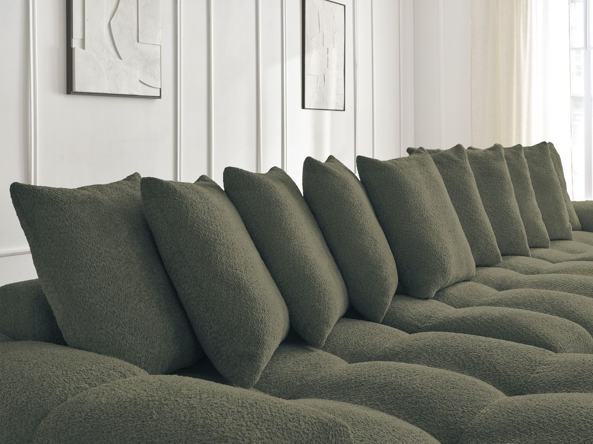 Bobochic Anakin Wohnlandschaft, Liegefläche 137 × 382 cm, 10 Kissen Bouclé-Stoff Grün