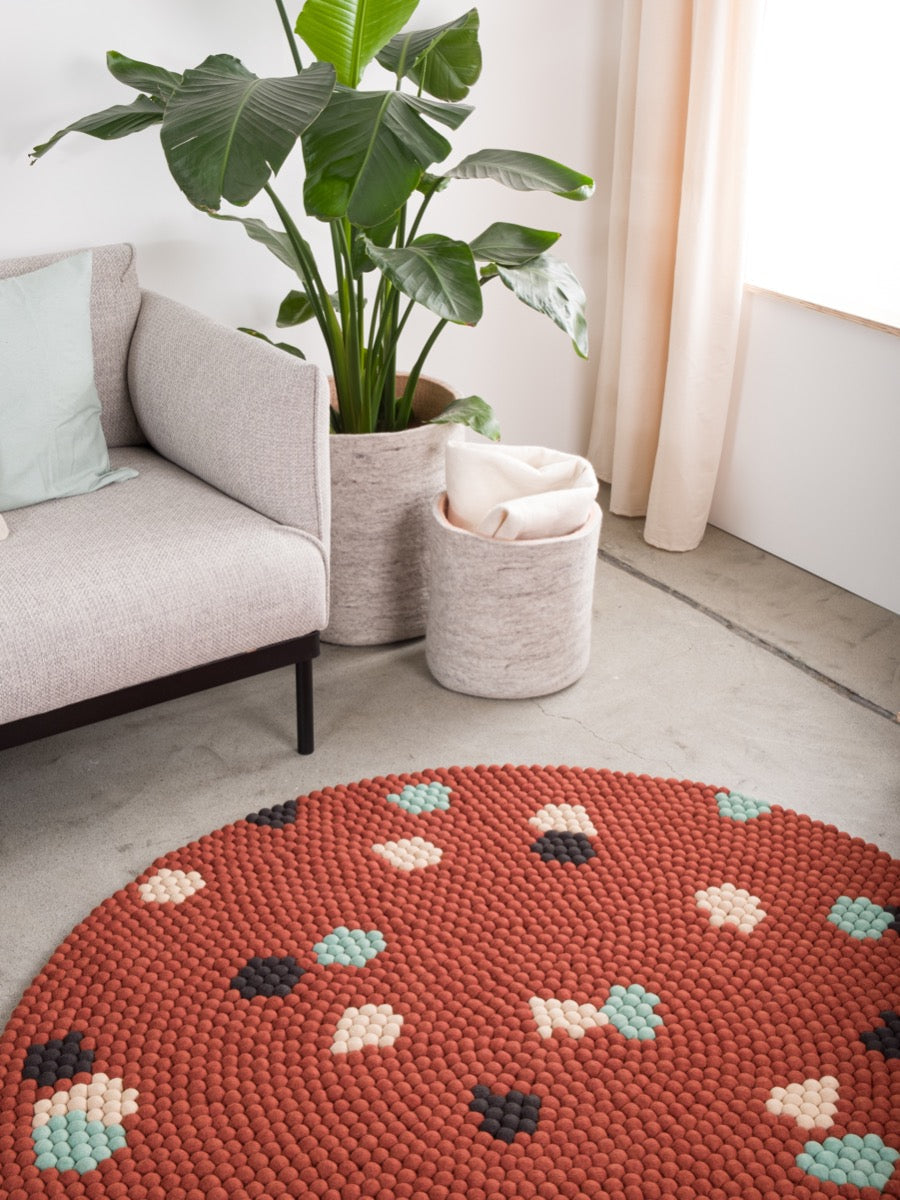 myfelt Terra Rust Filzkugelteppich Rot rund Ø 50 cm
