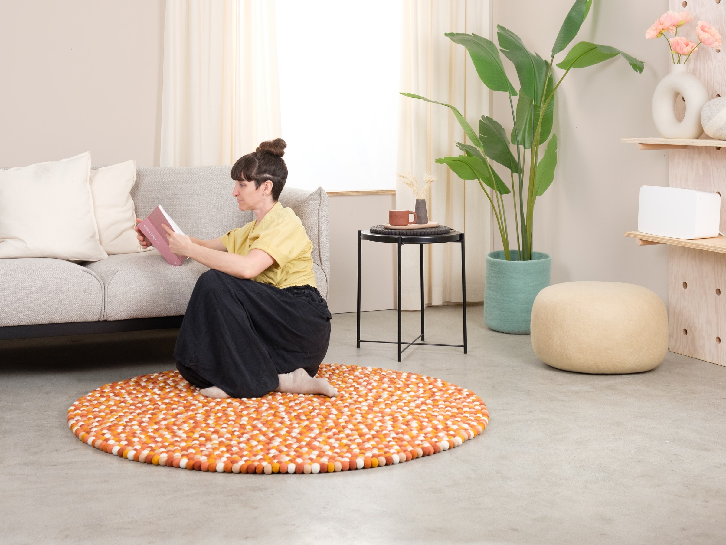 myfelt Juna Filzkugelteppich Rot-Orange-Weiß rund Ø 50 cm