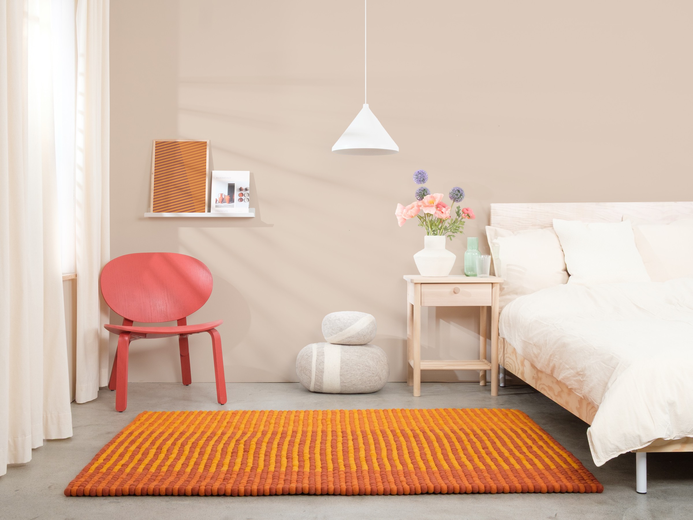 myfelt Dawn Filzkugelteppich Goldorange rechteckig 90 x 130 cm