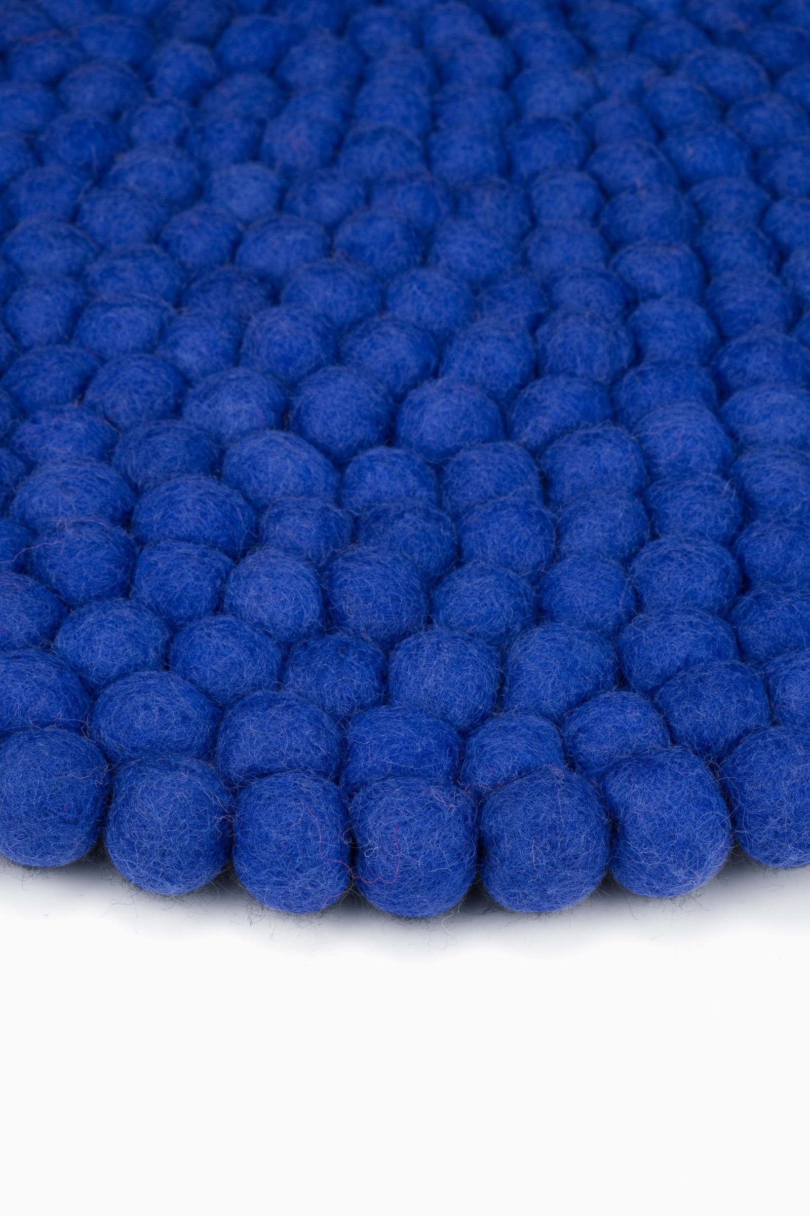myfelt Isa Filzkugel-Sitzauflage Royalblau Ø 36 cm