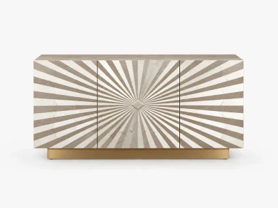 Helles Sideboard mit strahlenförmig gemusterter Front und goldfarbenem Sockel