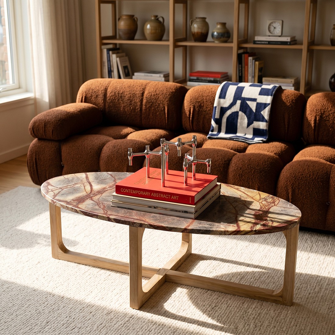Raw Materials Ovaler Couchtisch aus Marmor Bizar