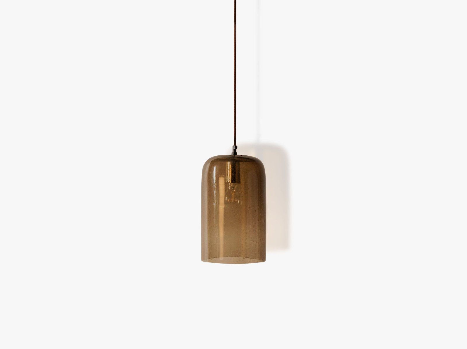 Micadoni Aura Pendelleuchte 30 cm Rauchglas – Freigestellt vor hellem Hintergrund